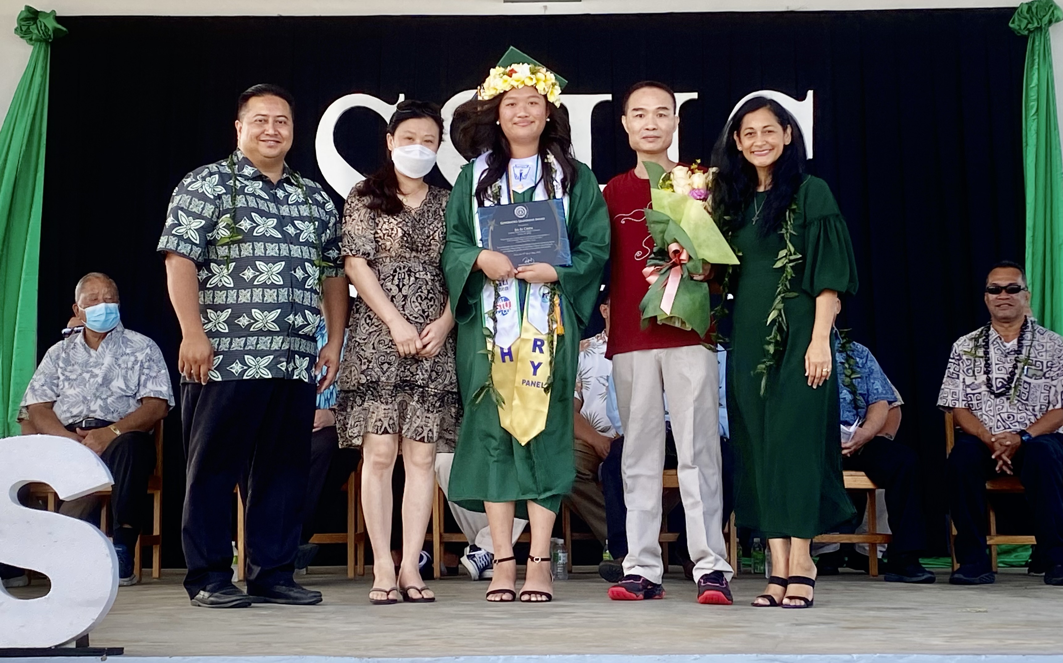Gov. Ralph DLG. Torres and first lady Diann Torres present the Governor’s Award to class valedictorian Jia Li Chen.