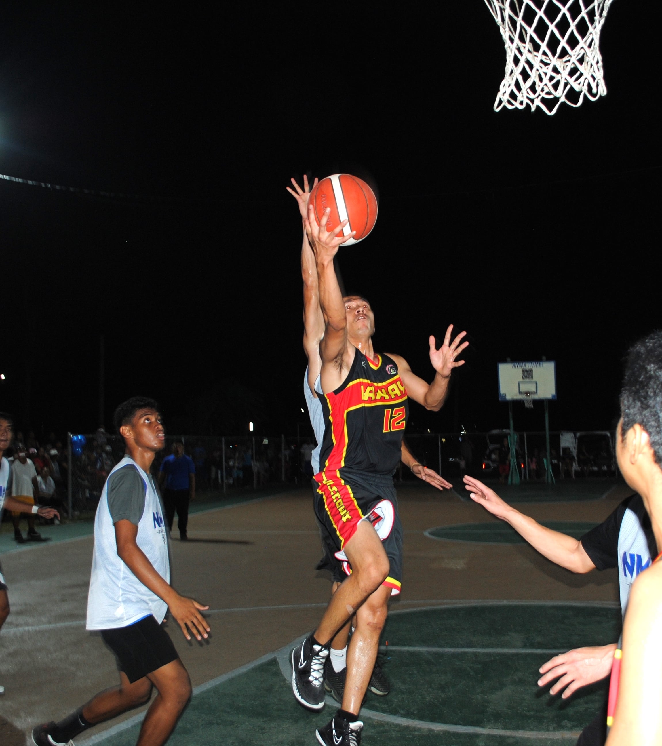 Lakay/Islander's Quan goes for the finish.