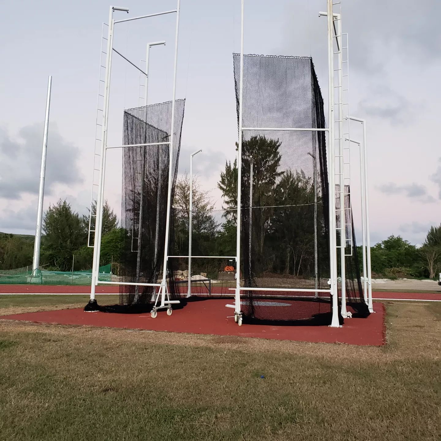 The installation of a hammer cage at the Oleai Sports Complex has been completed.