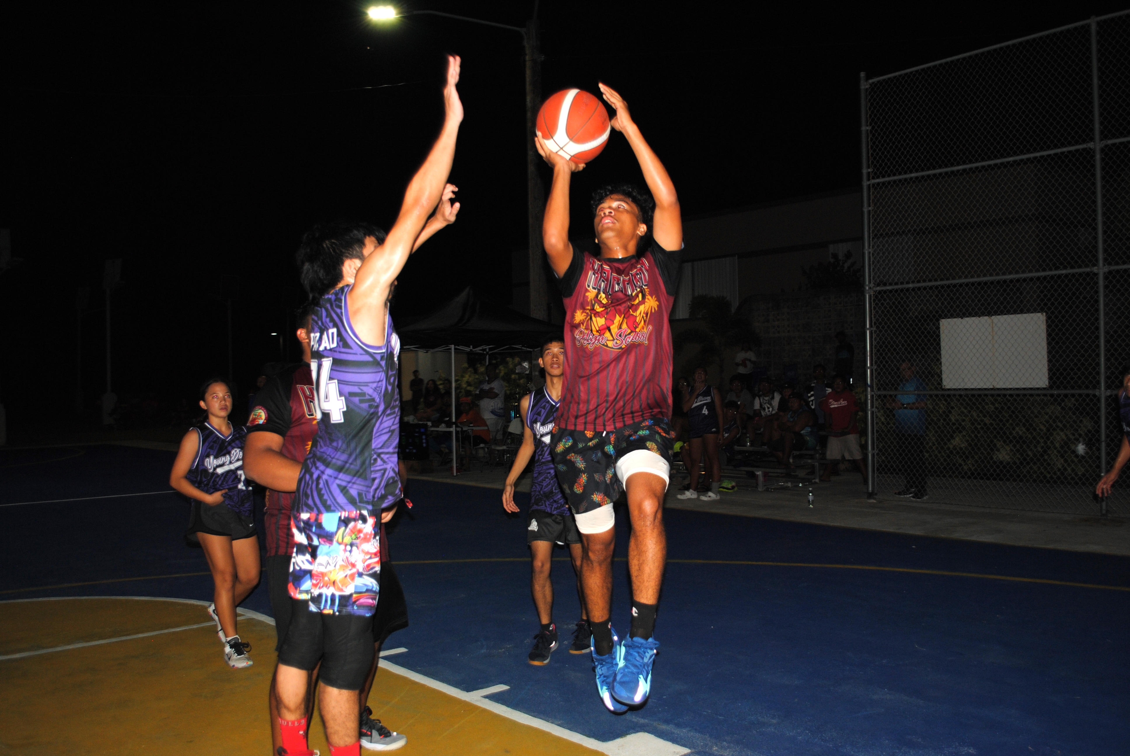 K2 Ballers' Kaipo Dikito rises for the finish.