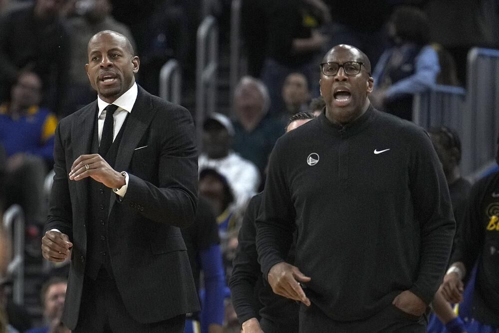 Golden State Warriors' Andre Iguodala, left, and acting coach Mike Brown call out instructions during the second half of Game 6 of the team's NBA basketball Western Conference playoff semifinal against the Memphis Grizzlies in San Francisco, Friday, May 13, 2022.
