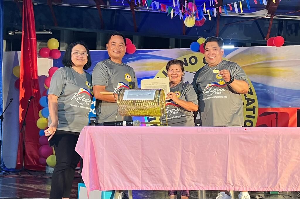 From left, Malou Masilungan and husband United Filipino Organization president Marcelo “Mar” Masilungan with Lolly Velasco, winner of the round-trip ticket to the Philippines, and “Pistang Pinoy” emcee RV Caberos.