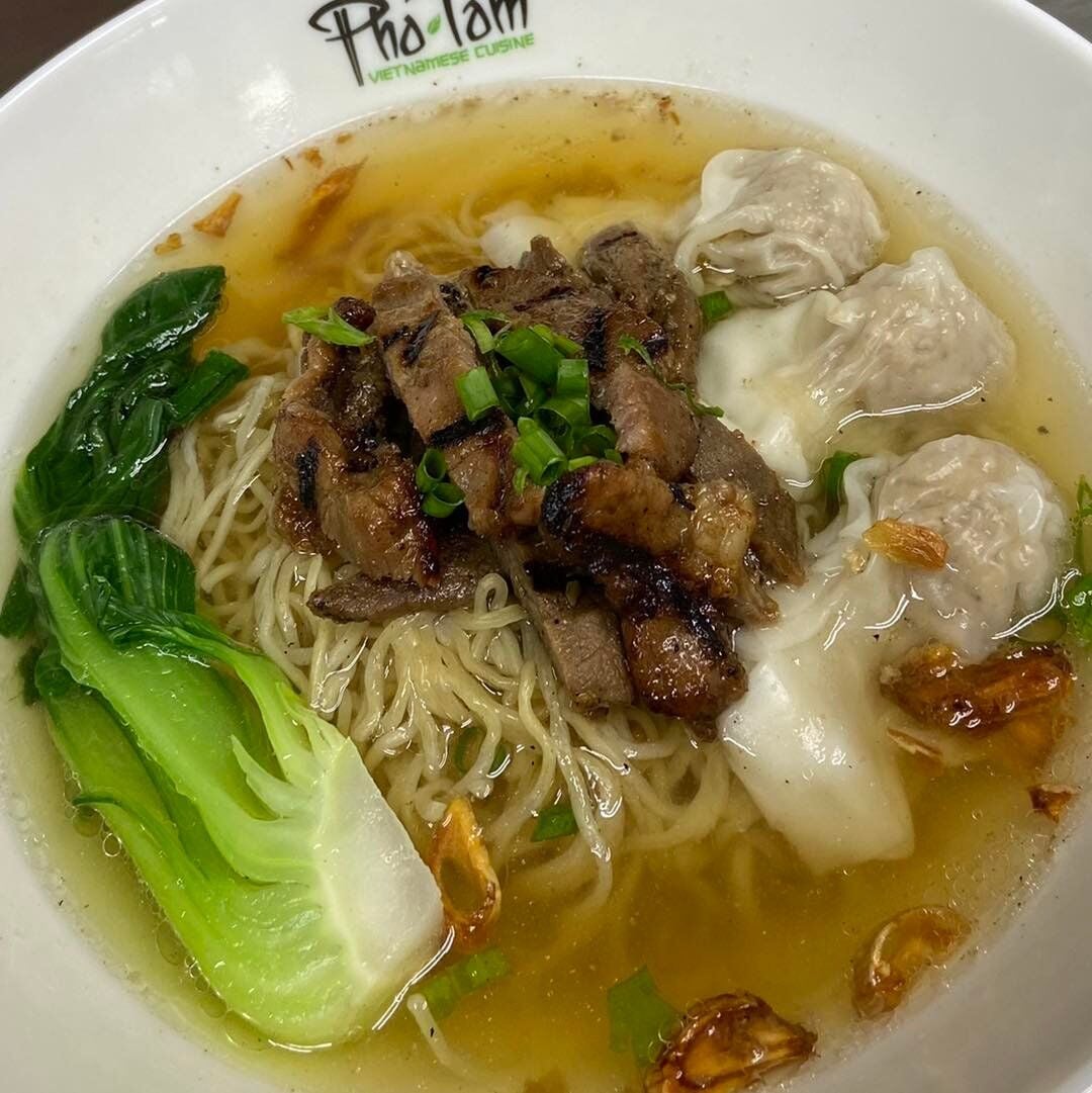 Wonton noodle soup with pork barbecue