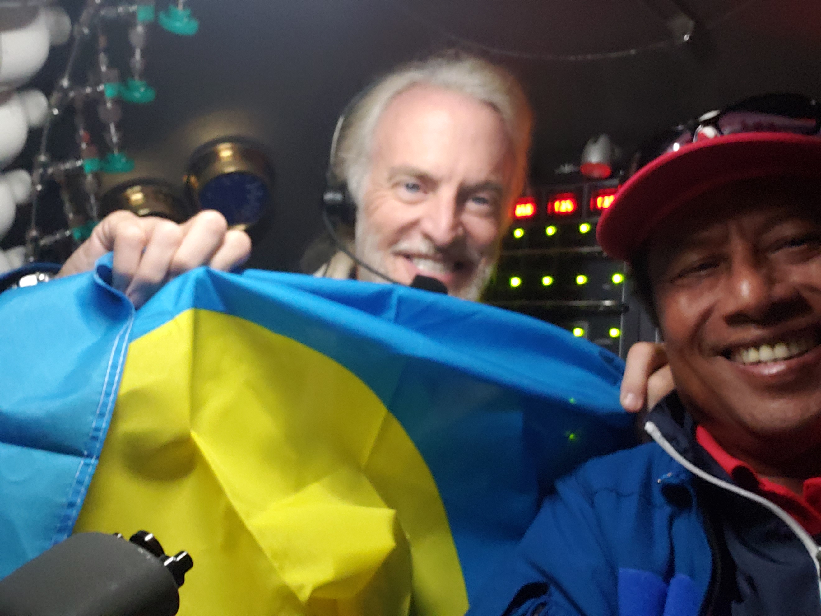 Former Palau President Tommy Remengesau Jr. and Victor Vescovo at the bottom in the Limiting Factor with the Palauan Flag