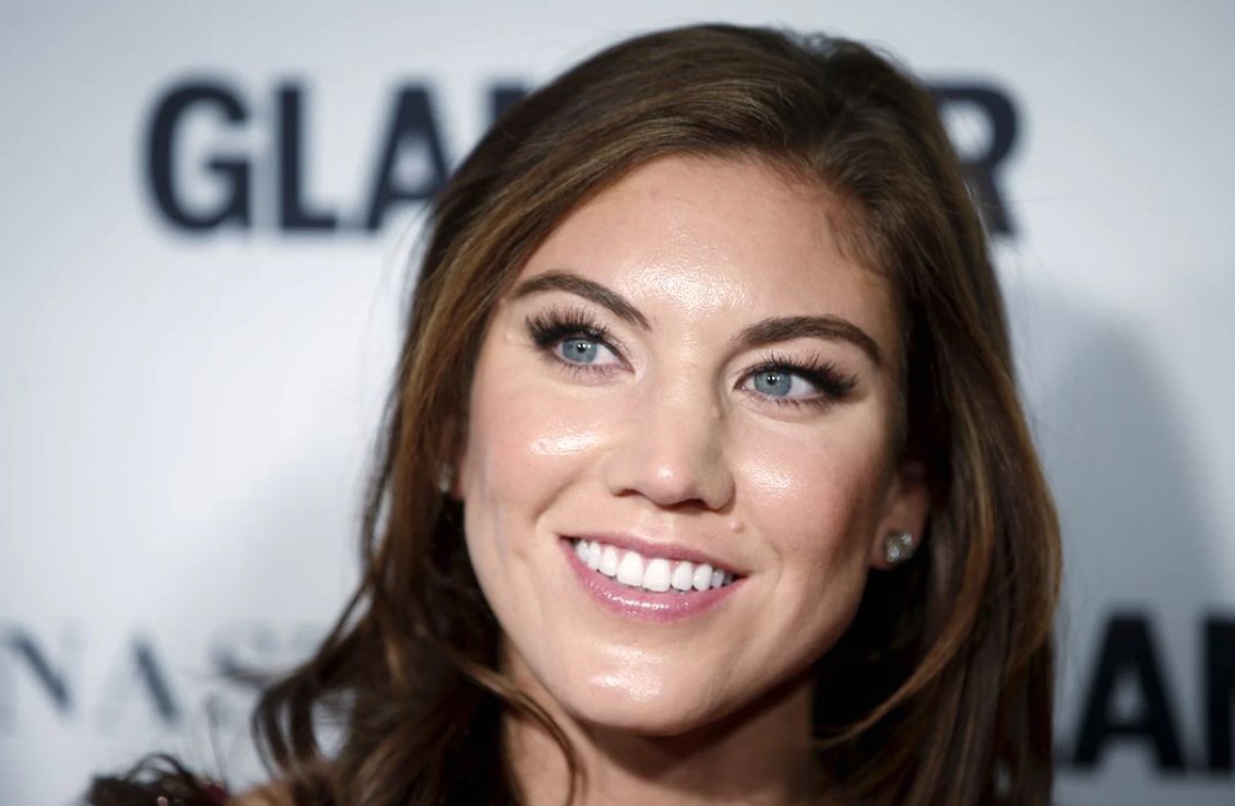 Soccer player Hope Solo arrives for the "Glamour Women of the Year Awards" in the Manhattan borough of New York, Nov. 9, 2015.