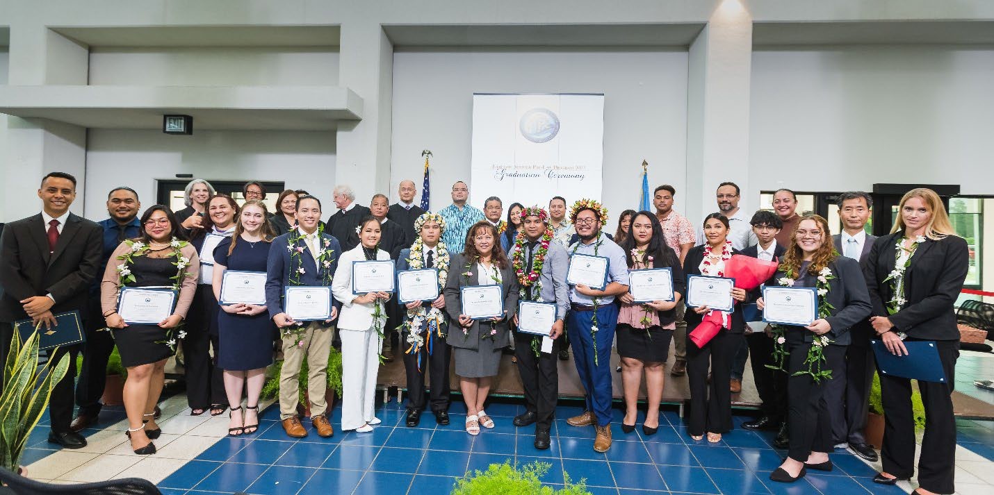 Gov. Ralph DLG Torres, first lady Diann T. Torres and Speaker Edmund S. Villagomez pose for a photo with judiciary officials and Pre-Law  participants.