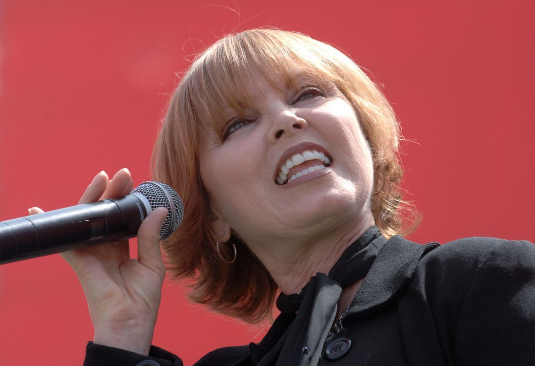Pat Benatar performs at the Entertainment Industry Foundation's Revlon Run/Walk for Women in Los Angeles, California, May 12, 2007.