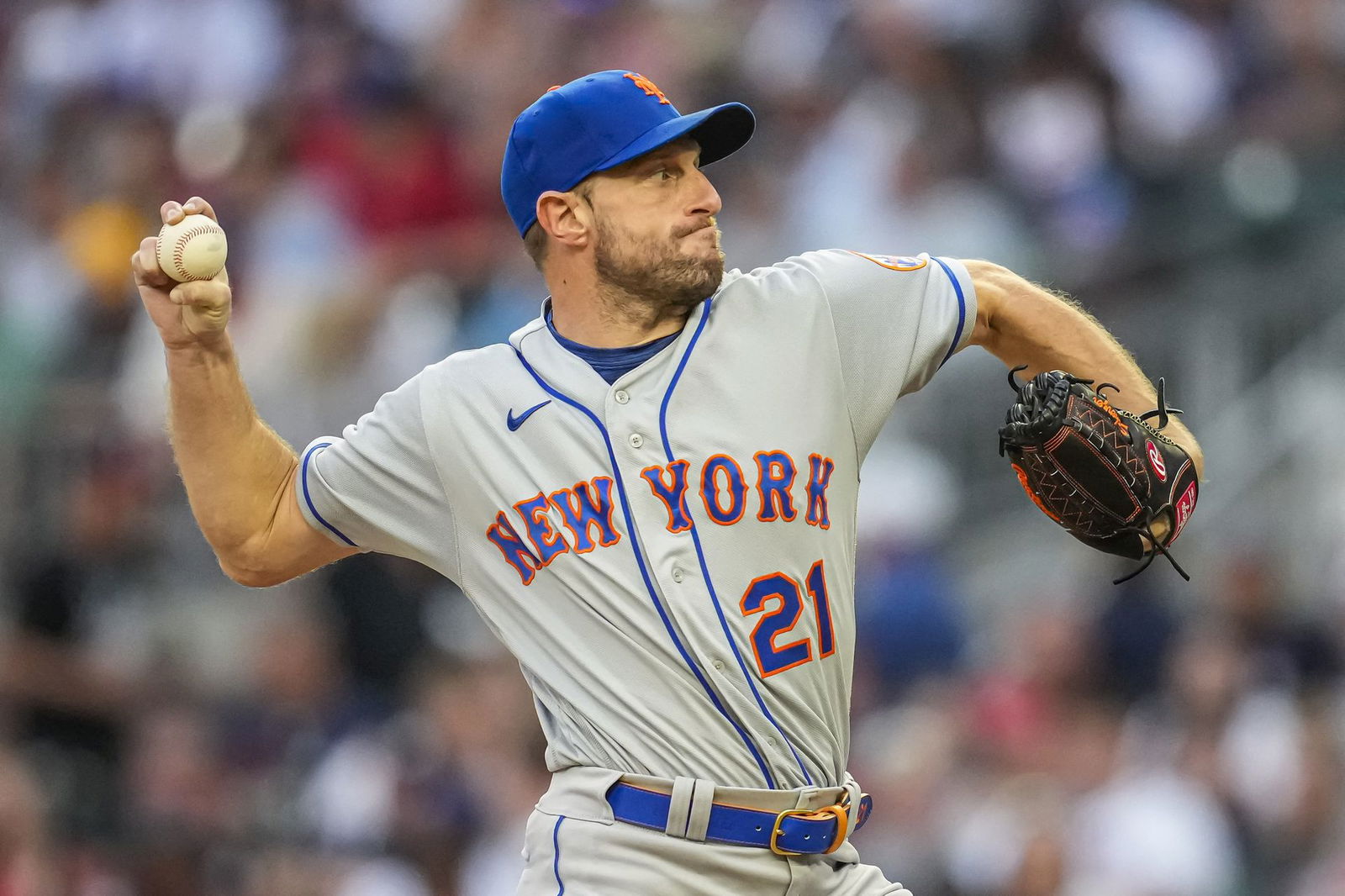 New York Mets starting pitcher Max Scherzer (21) pitches against the Atlanta Braves during the third inning at Truist Park in Cumberland, Georgia on July 11, 2022.