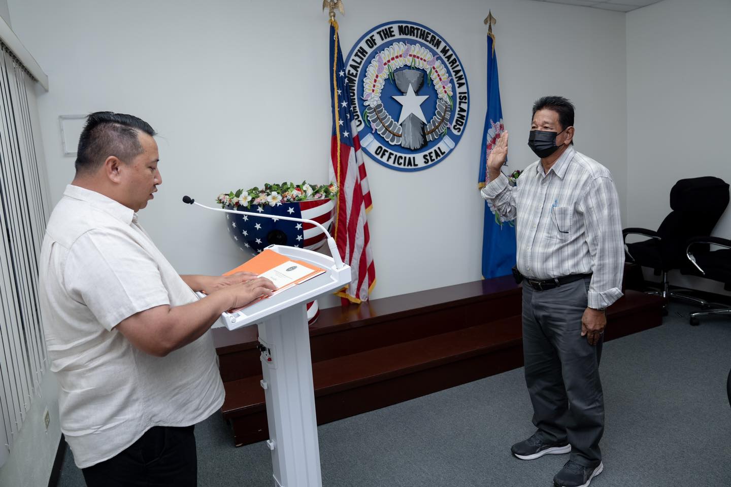 Northern Marianas College Regent William M. Cing, right, is sworn in by Gov. Ralph DLG Torres in the governor's conference room last week.