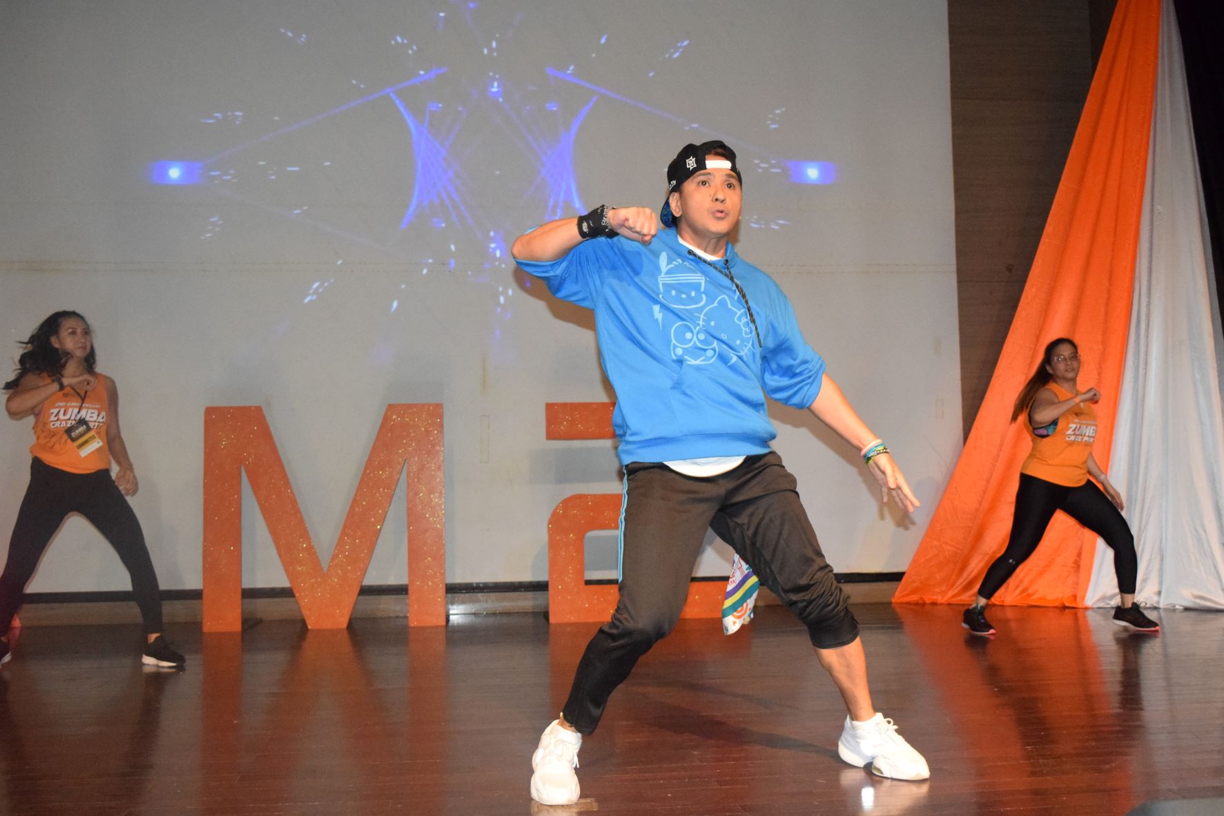 Wowie De Guzman and M2 Fitness members take the stage.