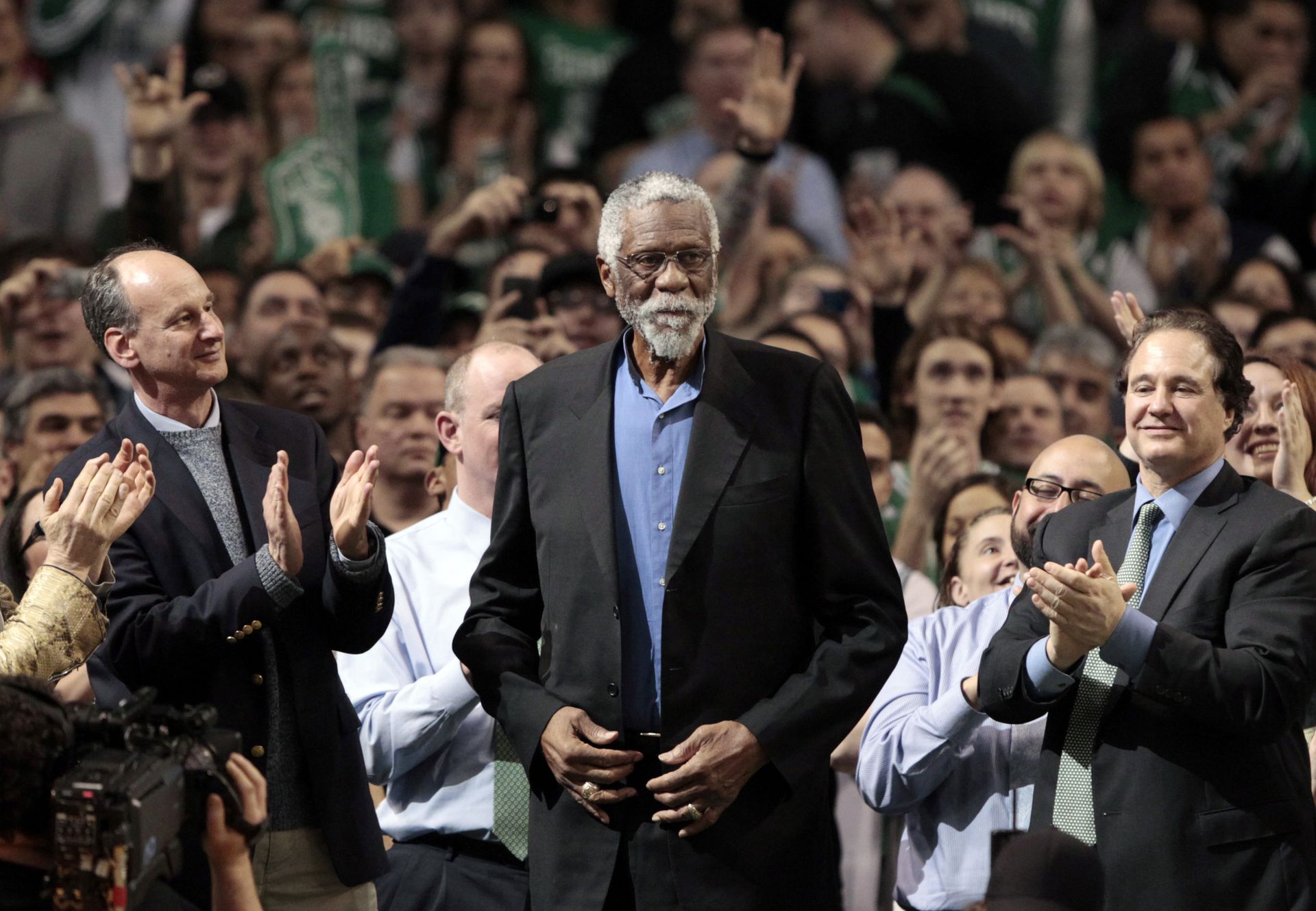 Boston Celtics great Bill Russell is applauded during the first half of the Celtics NBA basketball game against the Detroit Pistons in Boston, Massachusetts on Feb. 15, 2012. The Bill Russell Mentoring Grant program was honored during the game.