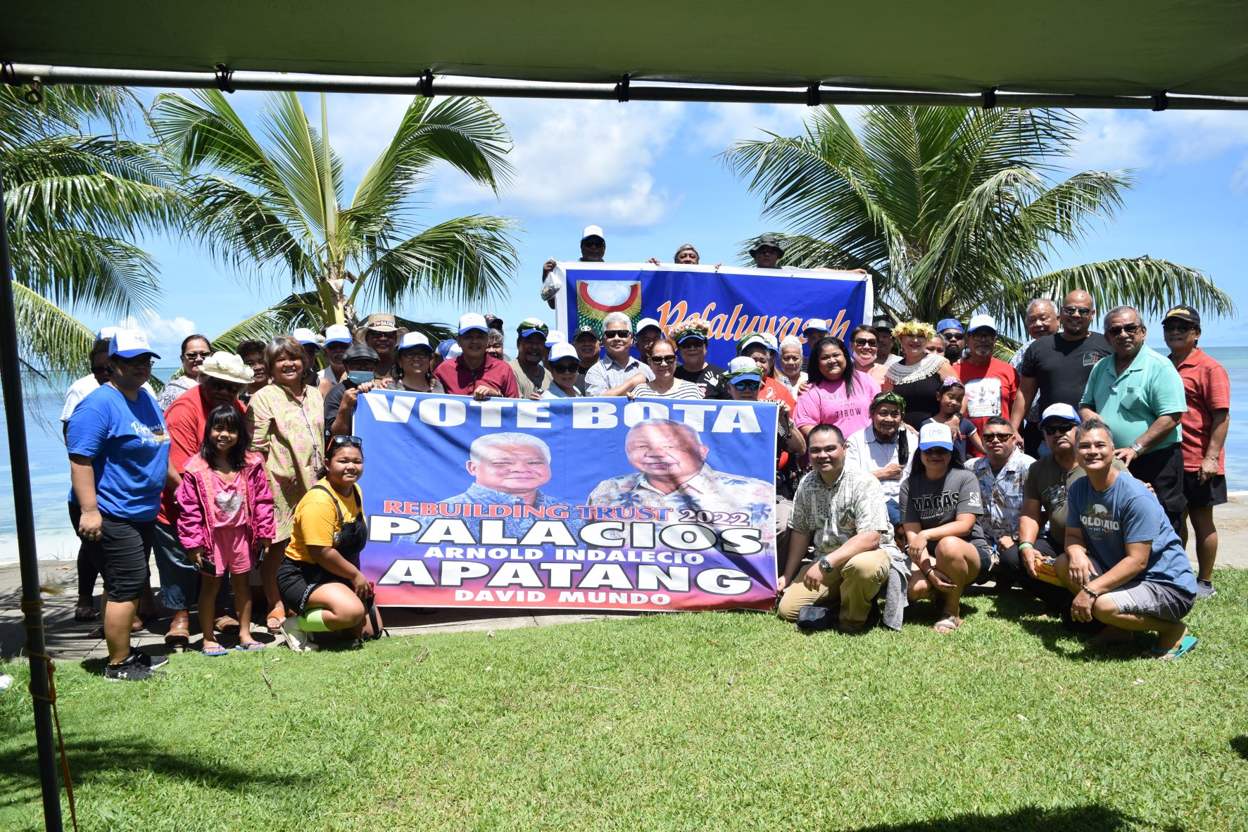 Independent gubernatorial candidate, Lt. Gov. Arnold I. Palacios, his wife, Wella, and his running mate, Saipan Mayor David Apatang, fourth right back row, pose for a photo with members and officers of the Refaluwasch for Good Governance and the rest of the AD 2022 team at the 13 Fishermen Pavilion on Saturday.