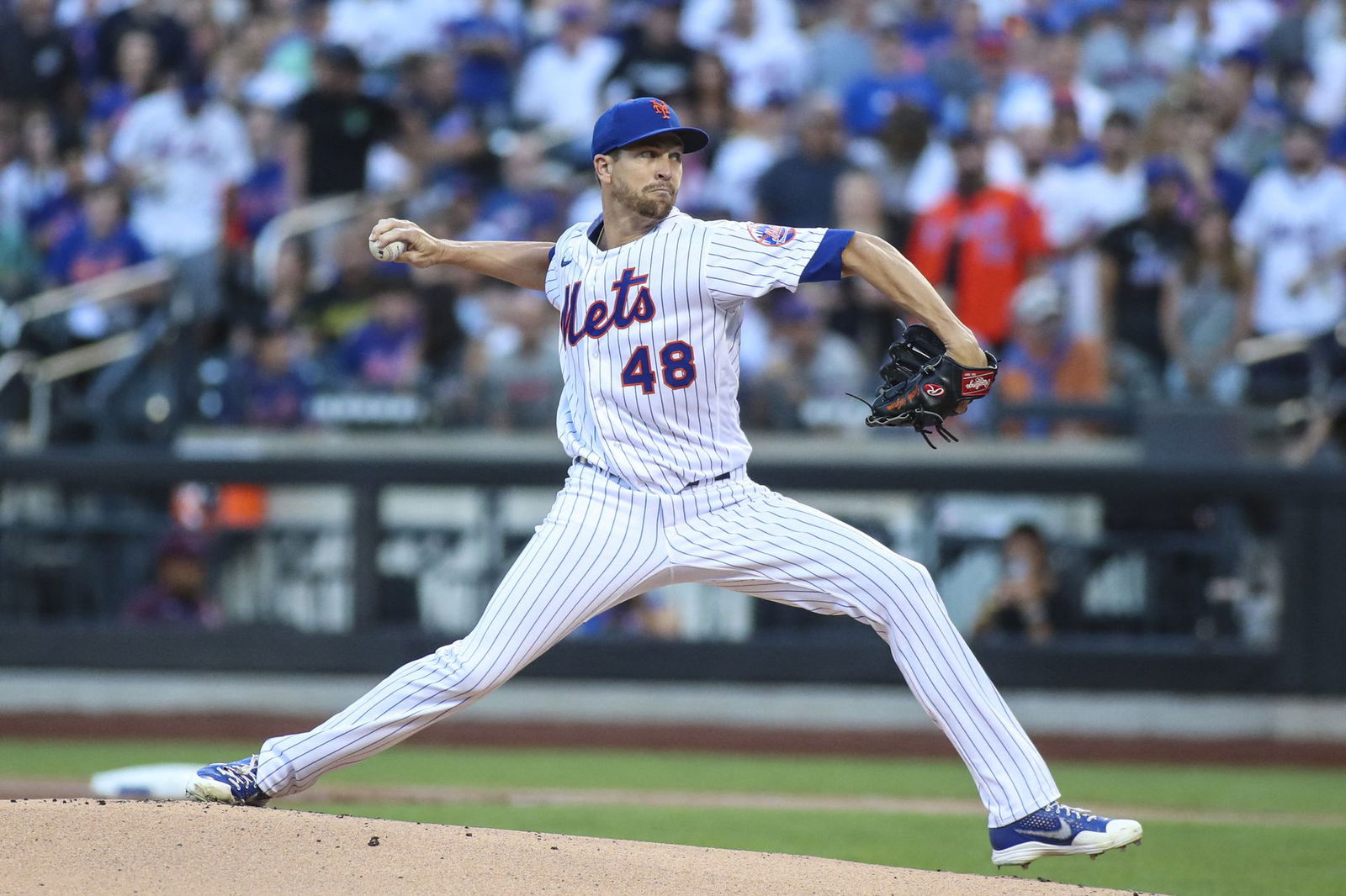 New York Mets starting pitcher Jacob deGrom (48) pitches in the first inning against the Philadelphia Phillies at Citi Field in New York City, Aug. 13, 2022.