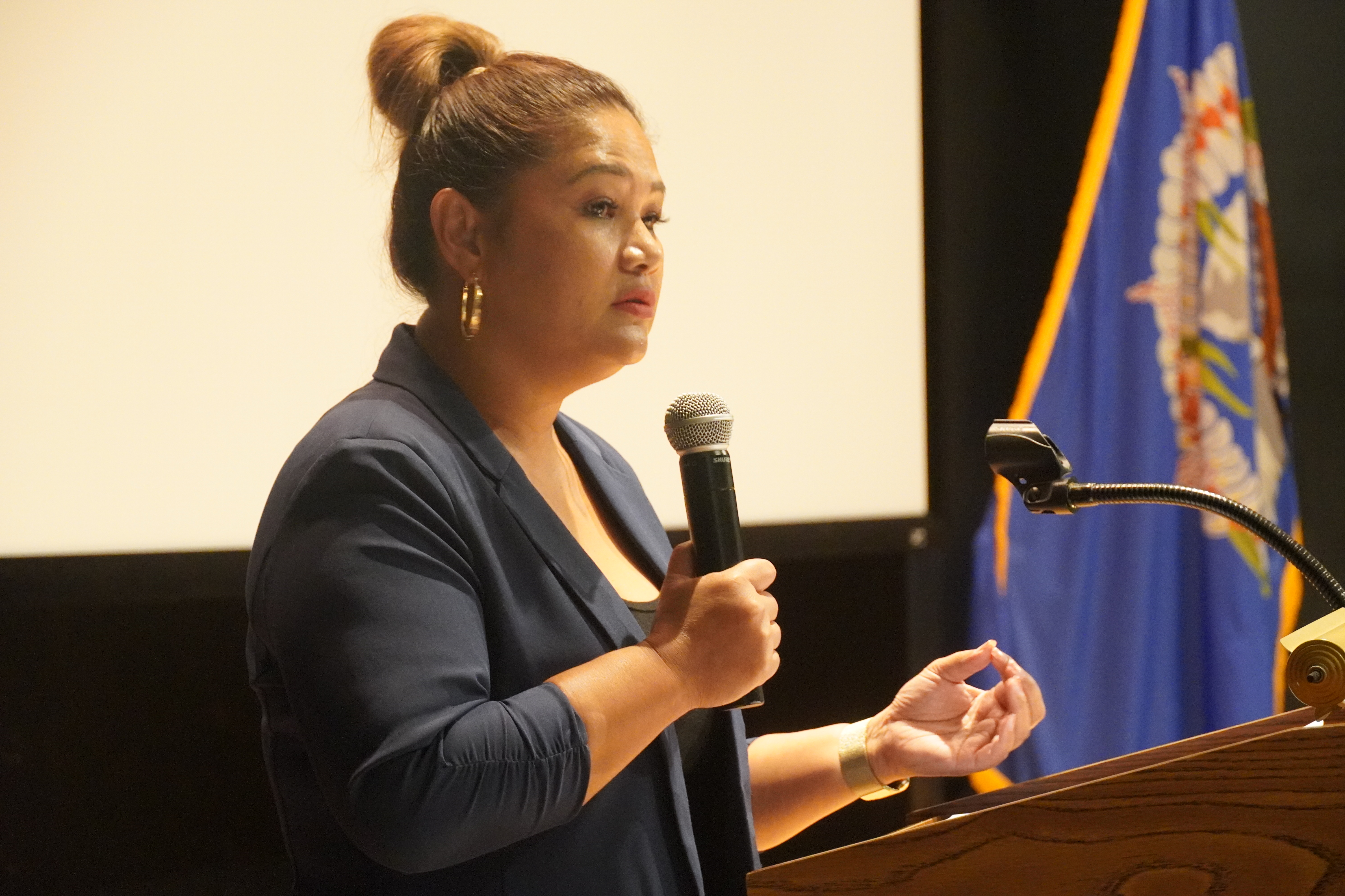 Independent senatorial candidate Rep. Corina L. Magofna