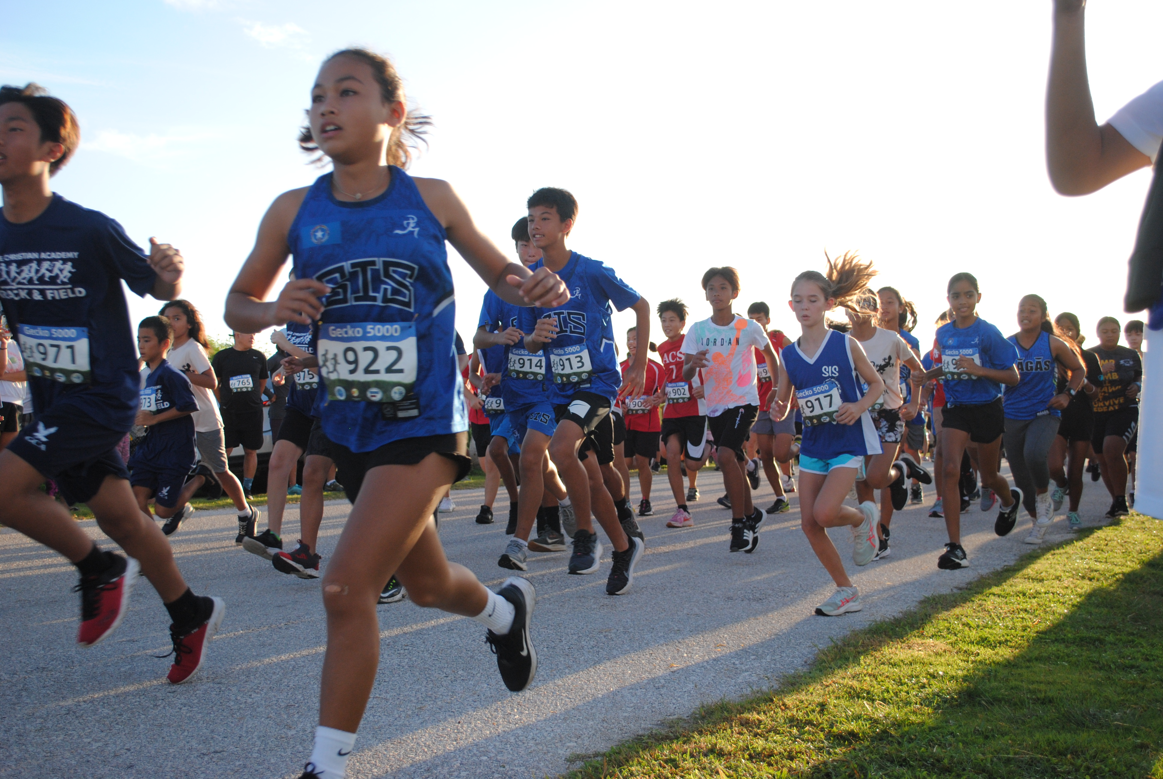 Middle school students take off from the starting line of Gecko 5000 at Banzai Cliff.