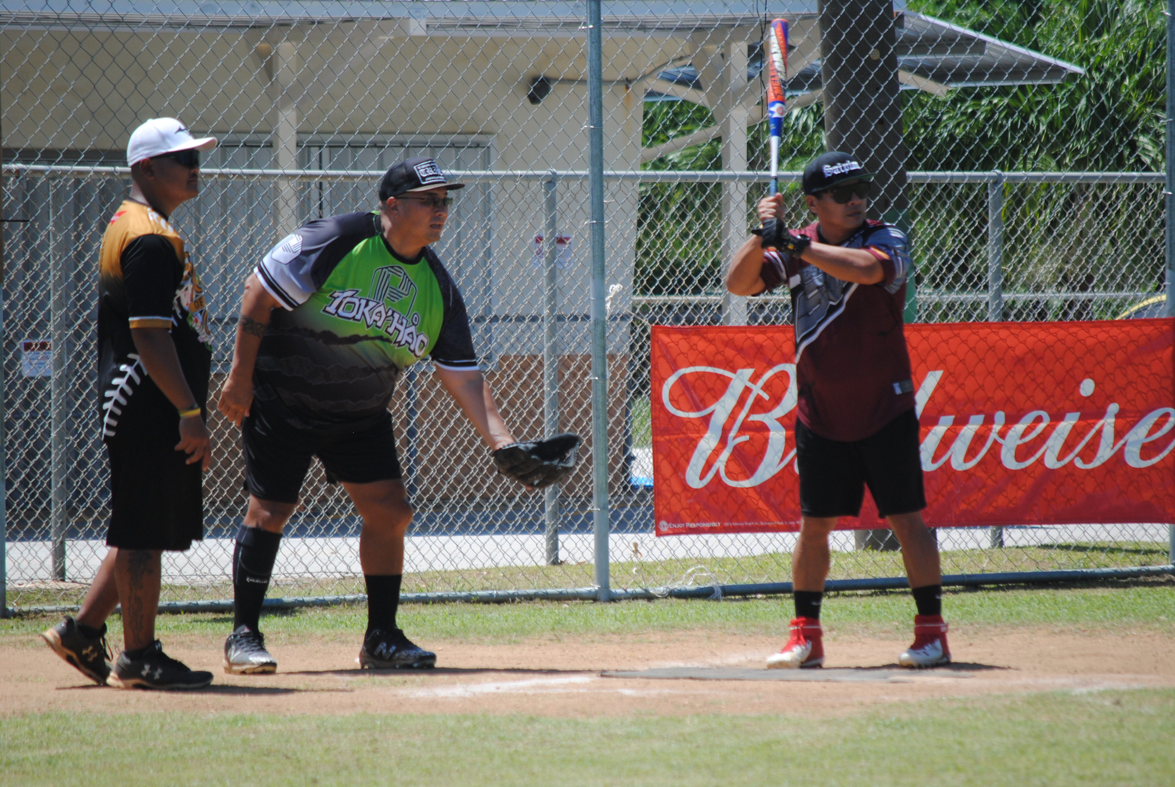 Tokahao catcher Dave Attao, center, is ready for the batter’s swing during a 2022 Budweiser Belau Amateur Softball League game at the Dandan baseball field.  