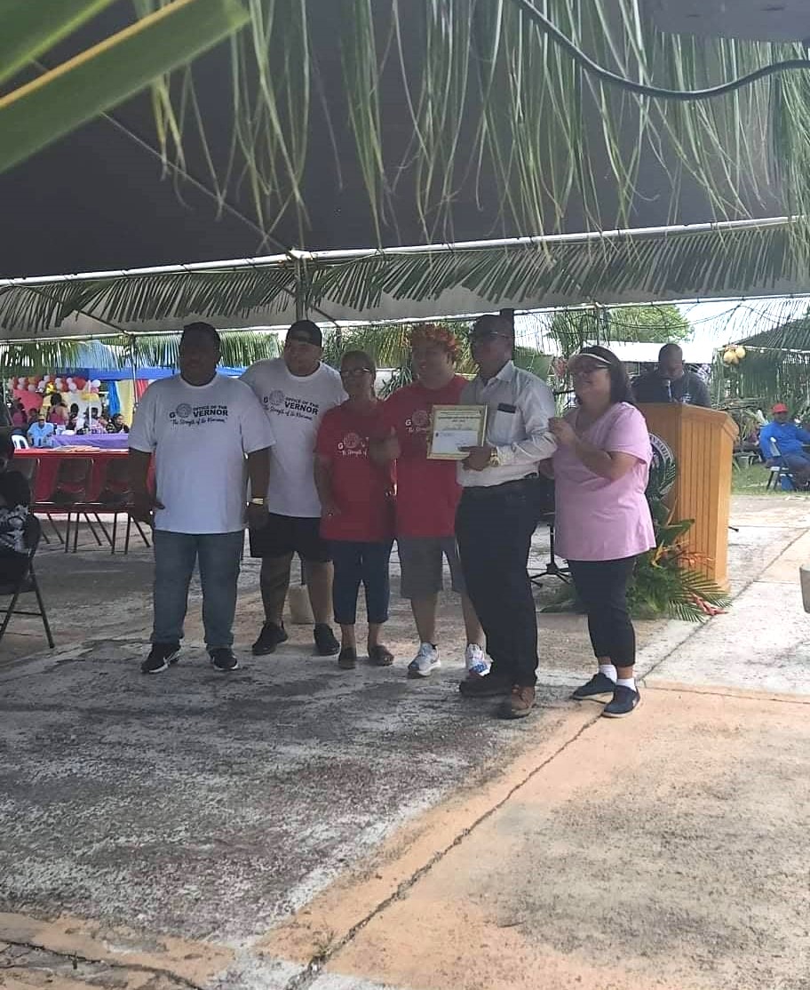 Max Aguon, 2nd right, holds his award as the Department of Lands & Natural Resources 2021-2022 employee of the year while posing for a photo with Gov. Ralph DLG Torres and other officials at Garapan Fishing Base during the CNMI’s Labor Day celebration on Saturday.