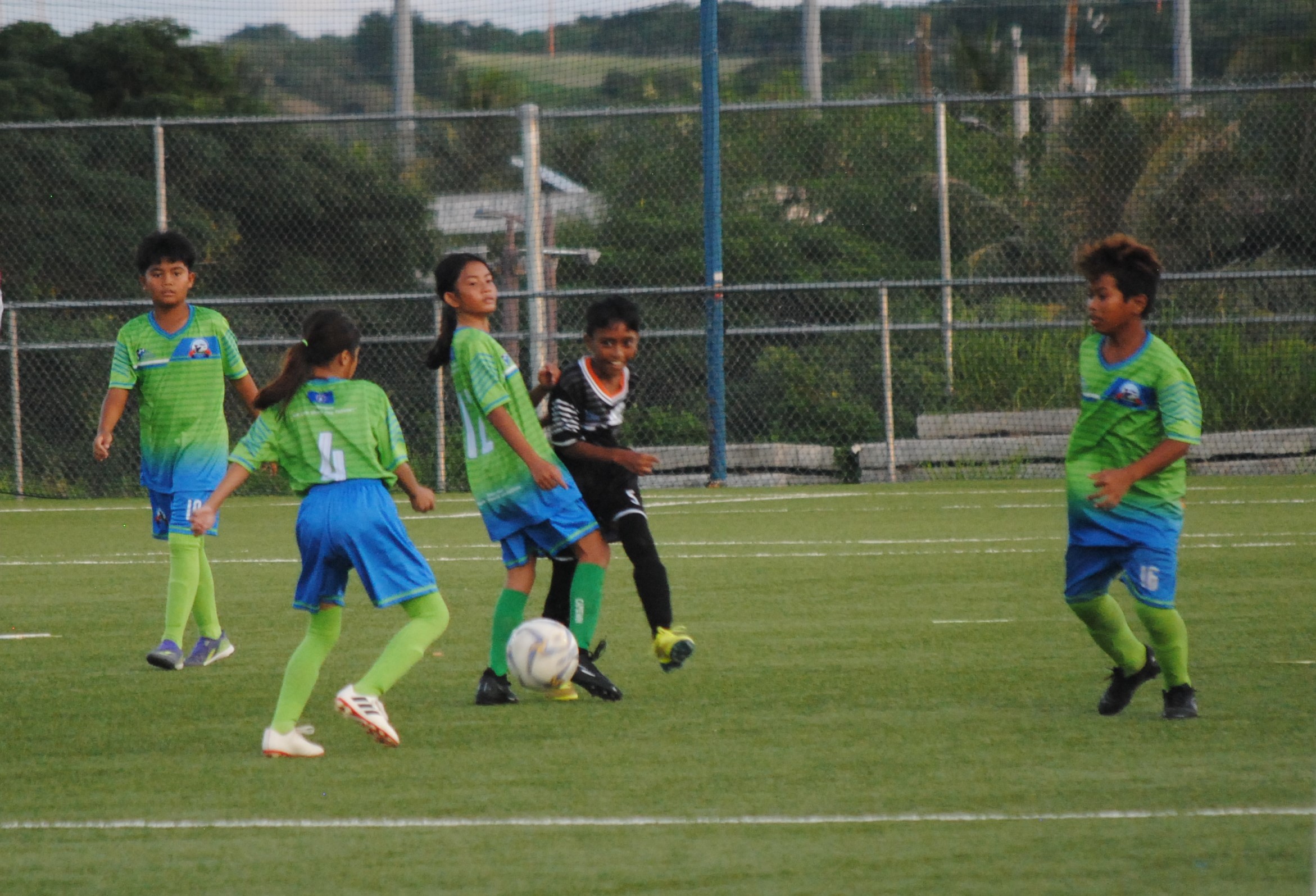 GES 1's Tommy Martinez slips the pass surrounded by defenders.