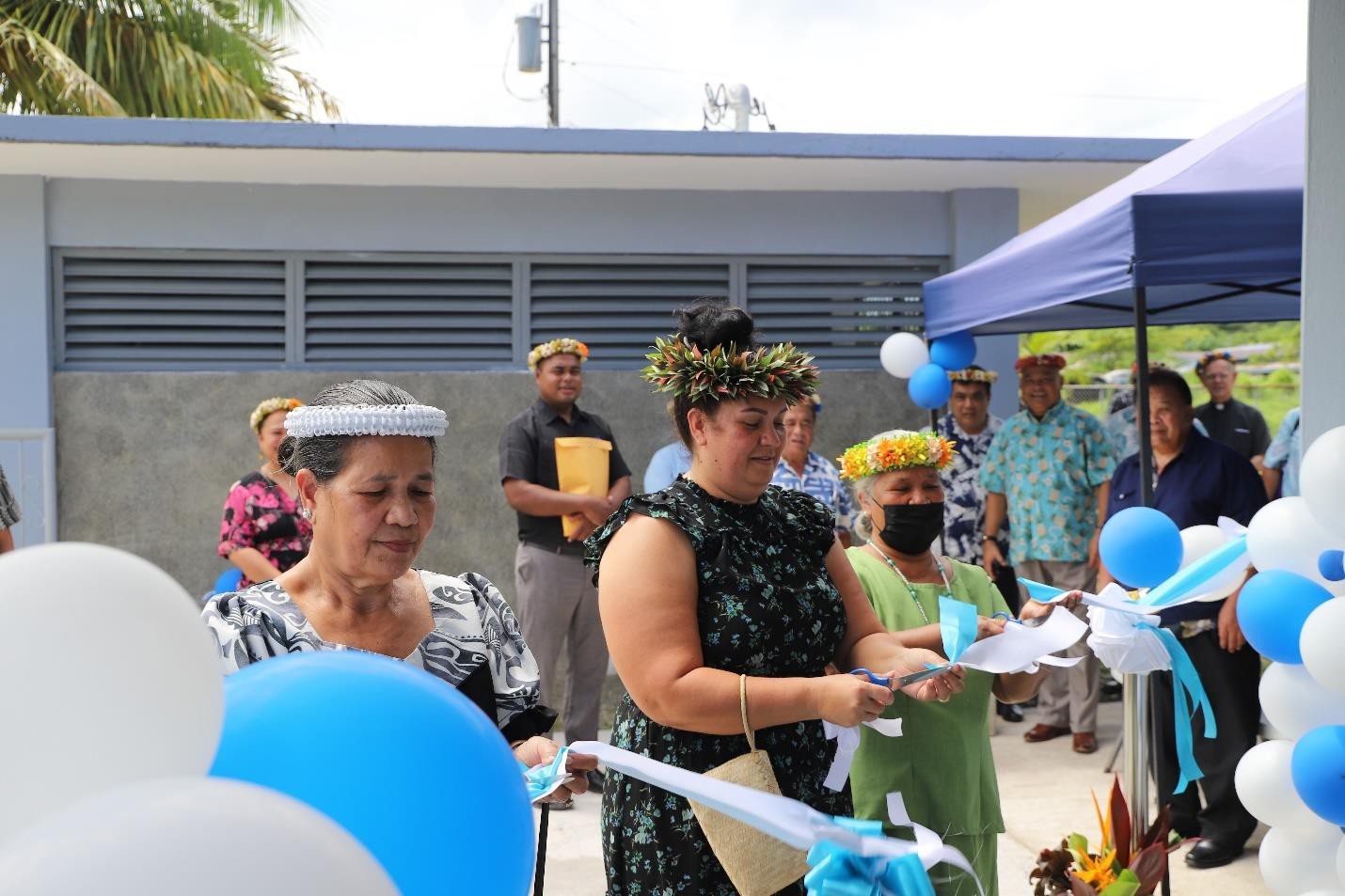 FSM first lady Patricia E. Edwin cuts the ceremonial ribbon at the Pohnpei hospital’s new Medical Wing.