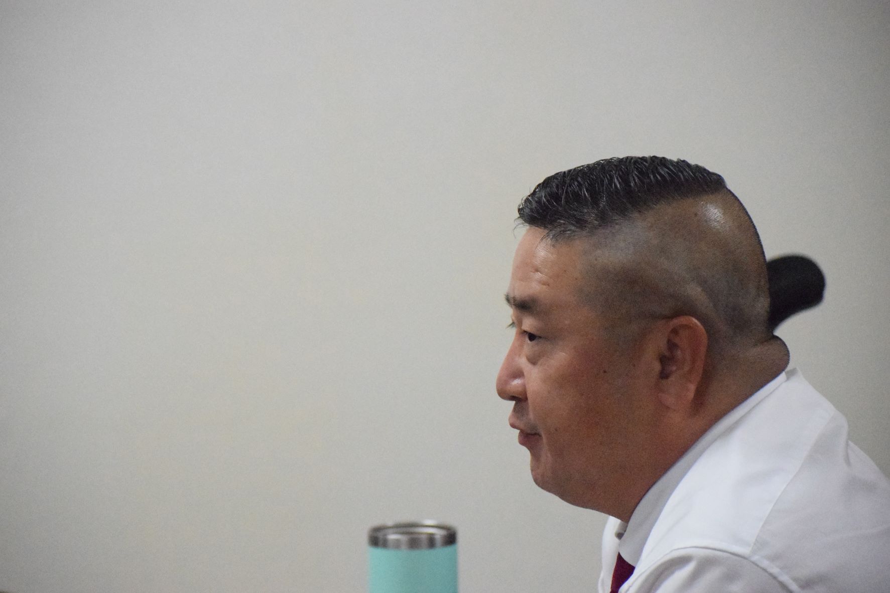 Commonwealth Casino  Commission Executive Director Andrew Yeom reports to the CCC during  a meeting  Thursday at its office in Gualo Rai.