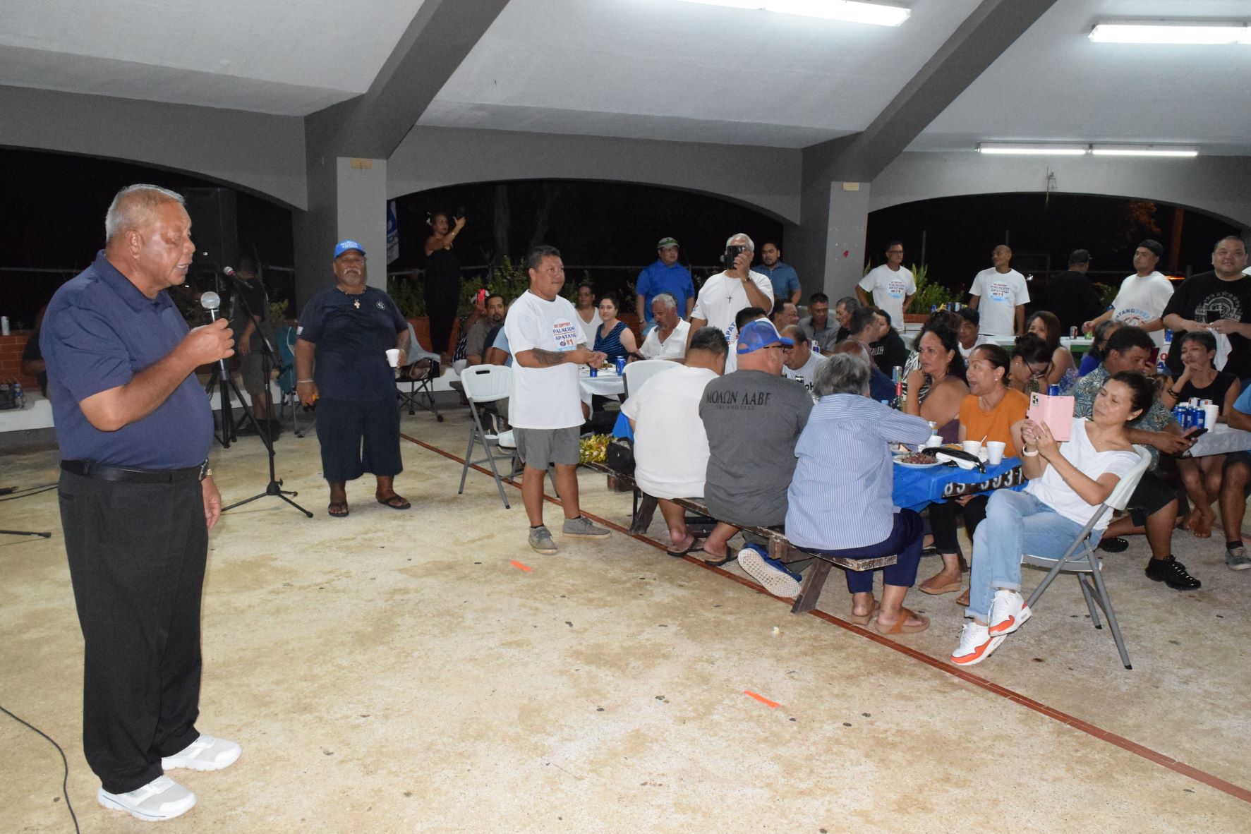 Independent lt. governor candidate Saipan Mayor David M. Apatang speaks to supporters at the Garapan Central Park early Saturday morning.