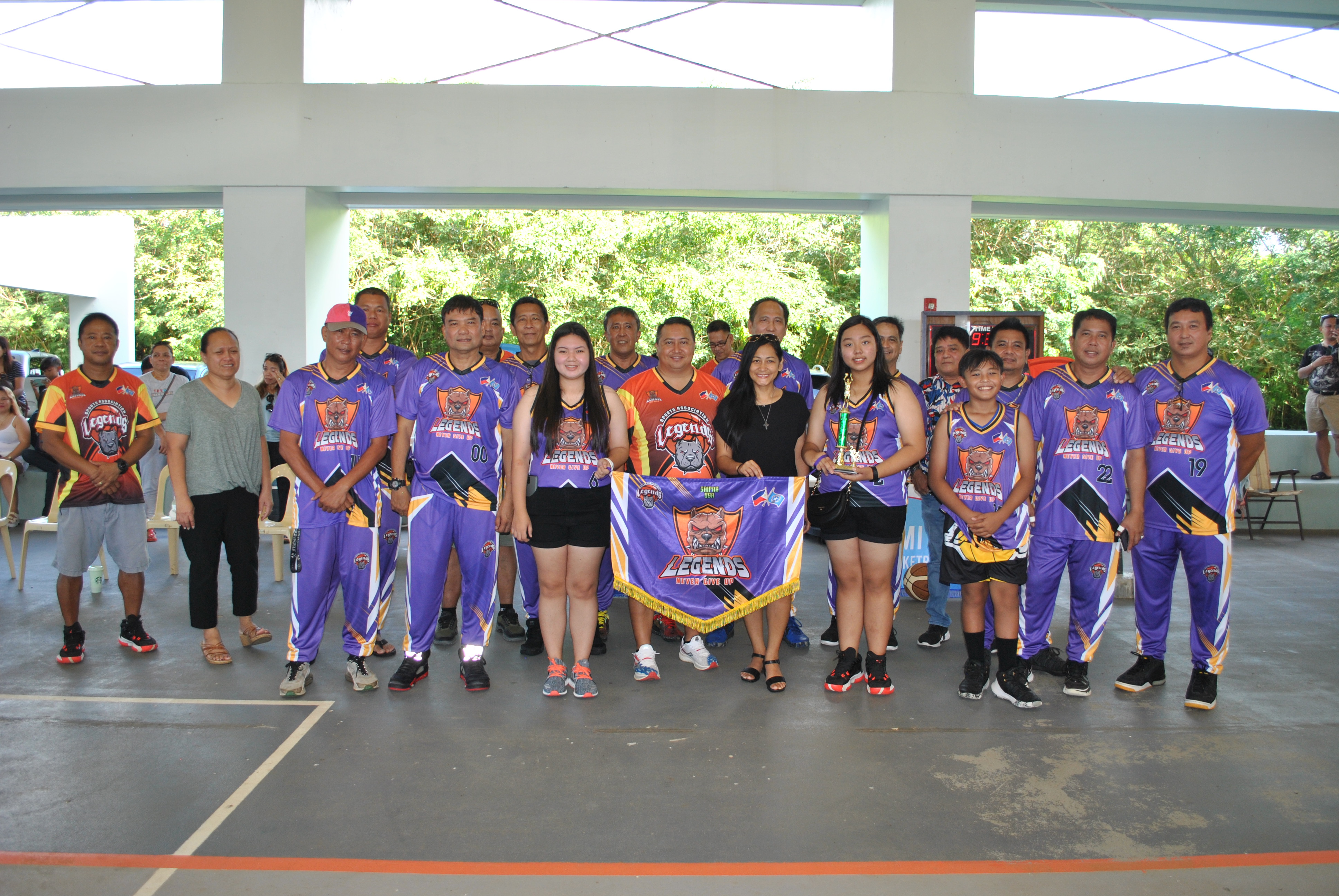 Team Legends, which won the Best Uniform Award in the masters division, pose for a photo with Gov. Ralph DLG Torres and first lady Diann T. Torres.