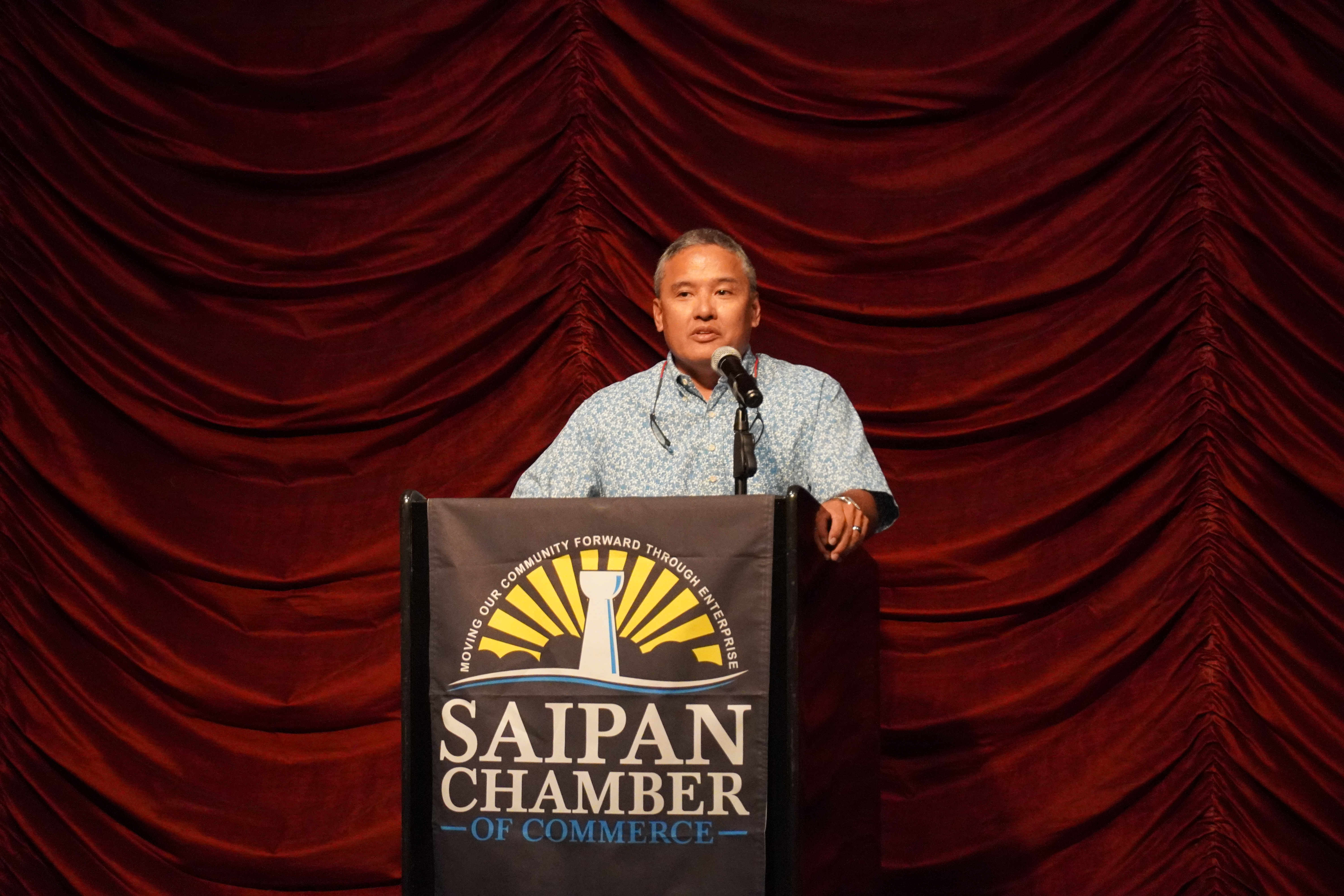 Alex Sablan speaks at the Saipan Chamber of Commerce's November general membership meeting.