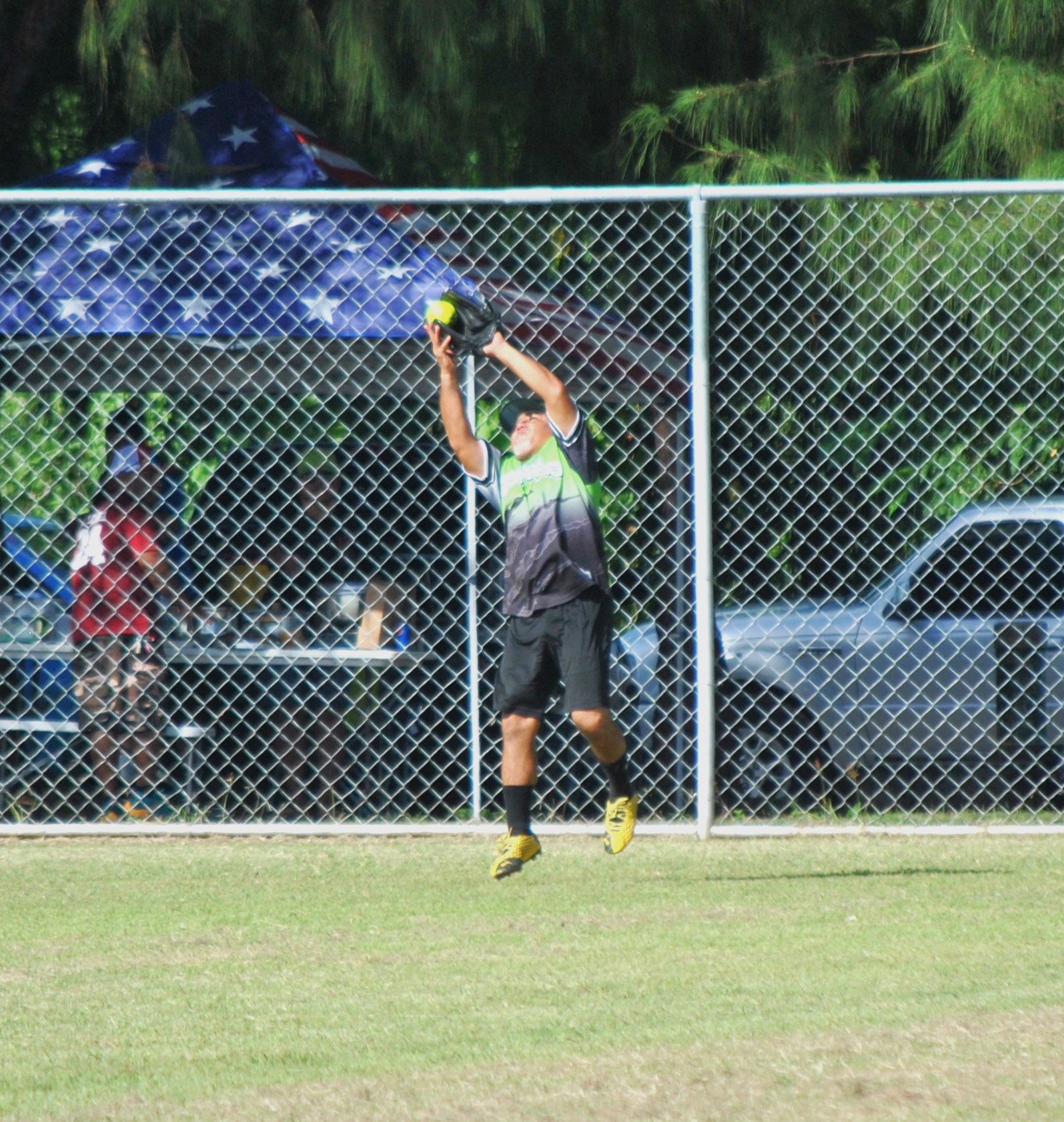 Tokahao centerfield Jeff Cruz extends to catch the ball for the out during a Budweiser Belau Amateur Softball League game Sunday at the Dandan baseball field.