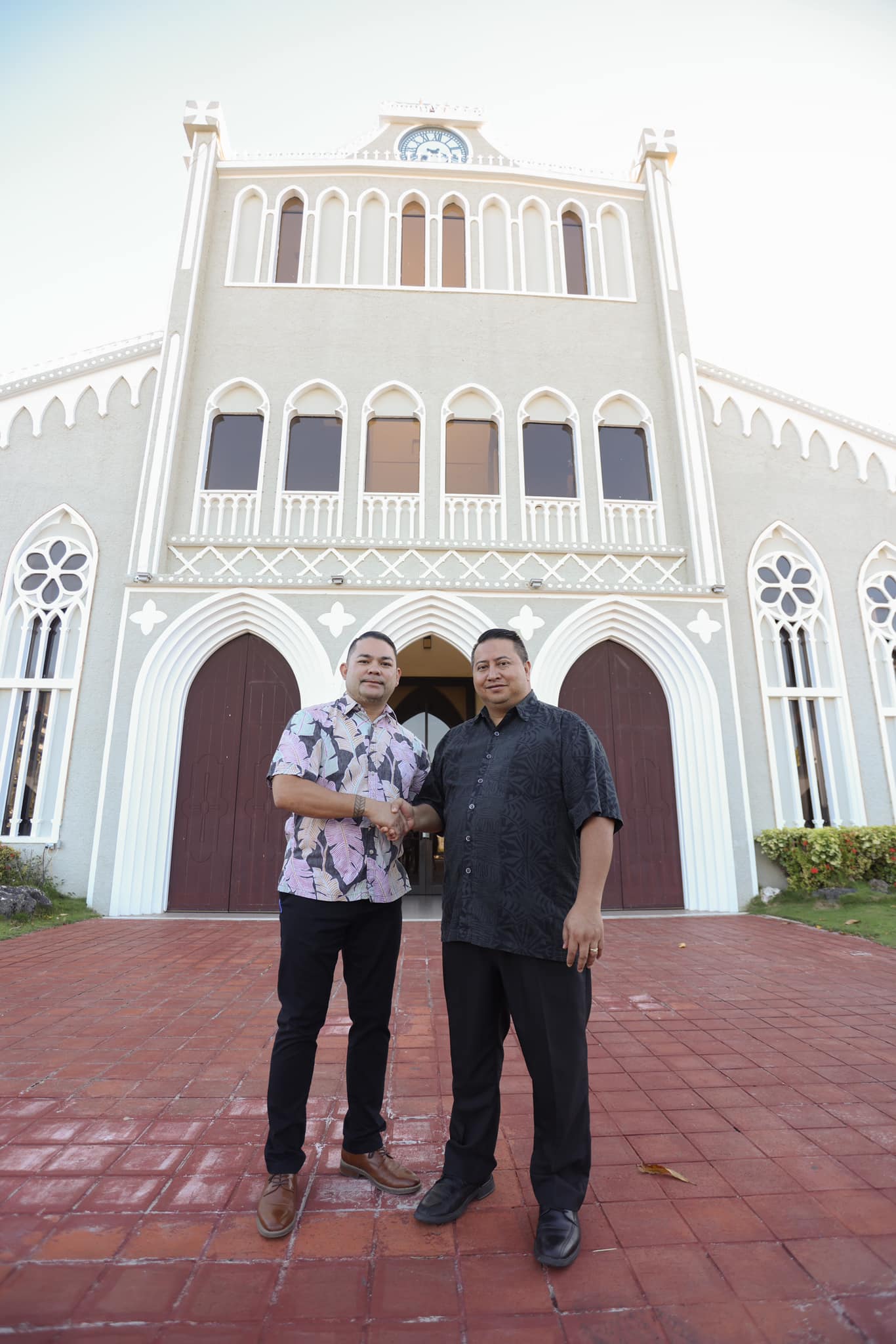 Senate Floor Leader Vinnie F. Sablan, left, and Gov. Ralph DLG Torres.