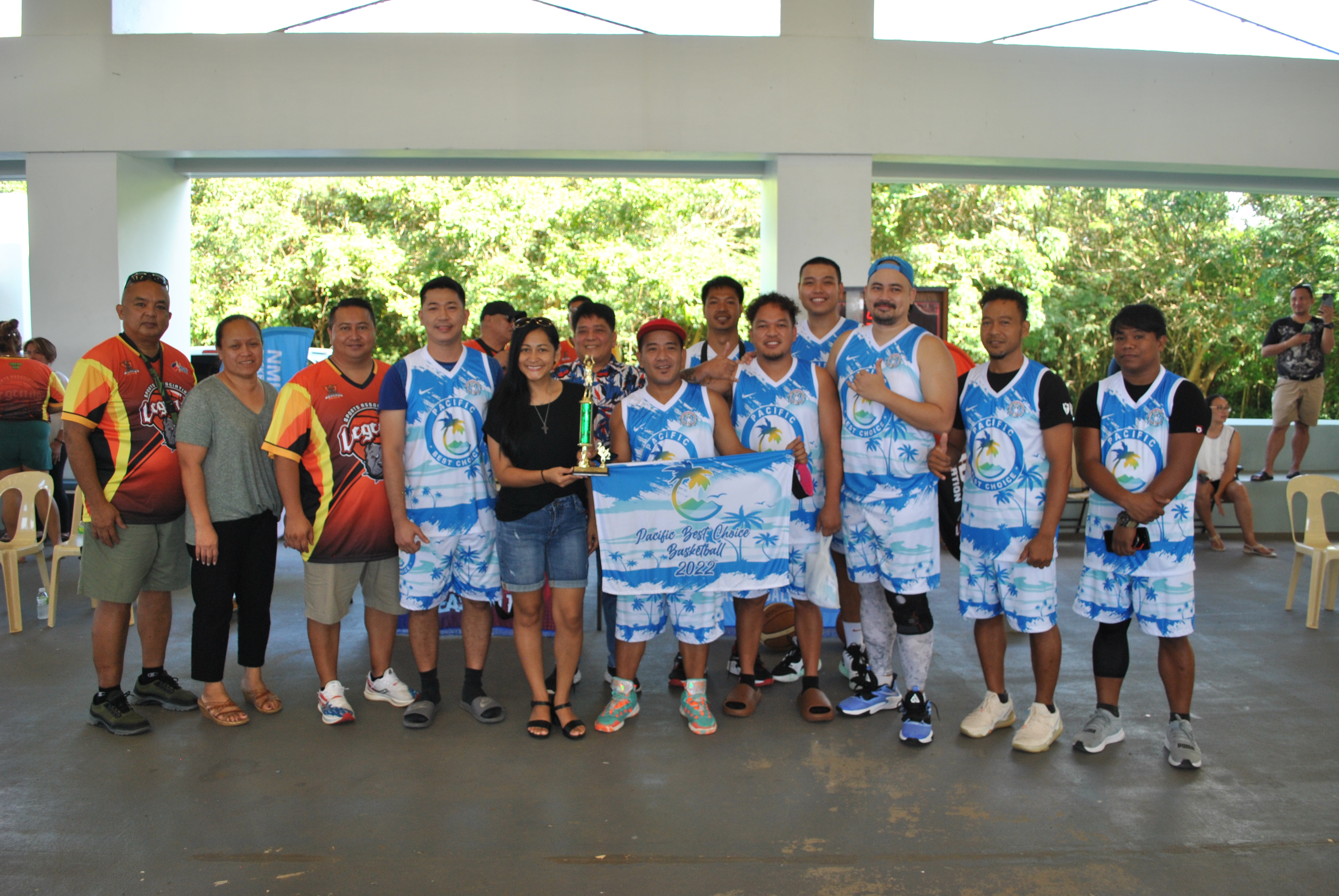 The recipients of the Best Uniform Award in the open division, Pacific Best Choice players pose for a photo with Gov. Ralph DLG Torres and first lady Diann T. Torres.