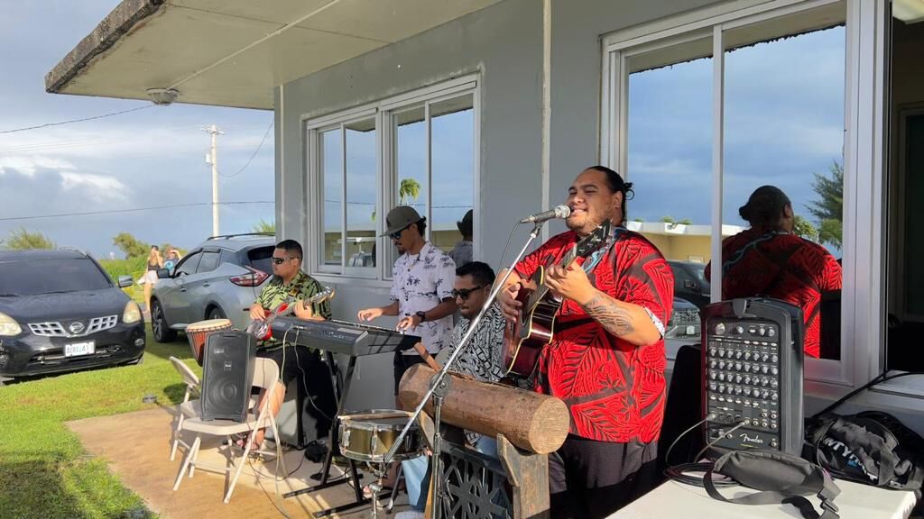 A local band serenades the crowd.
