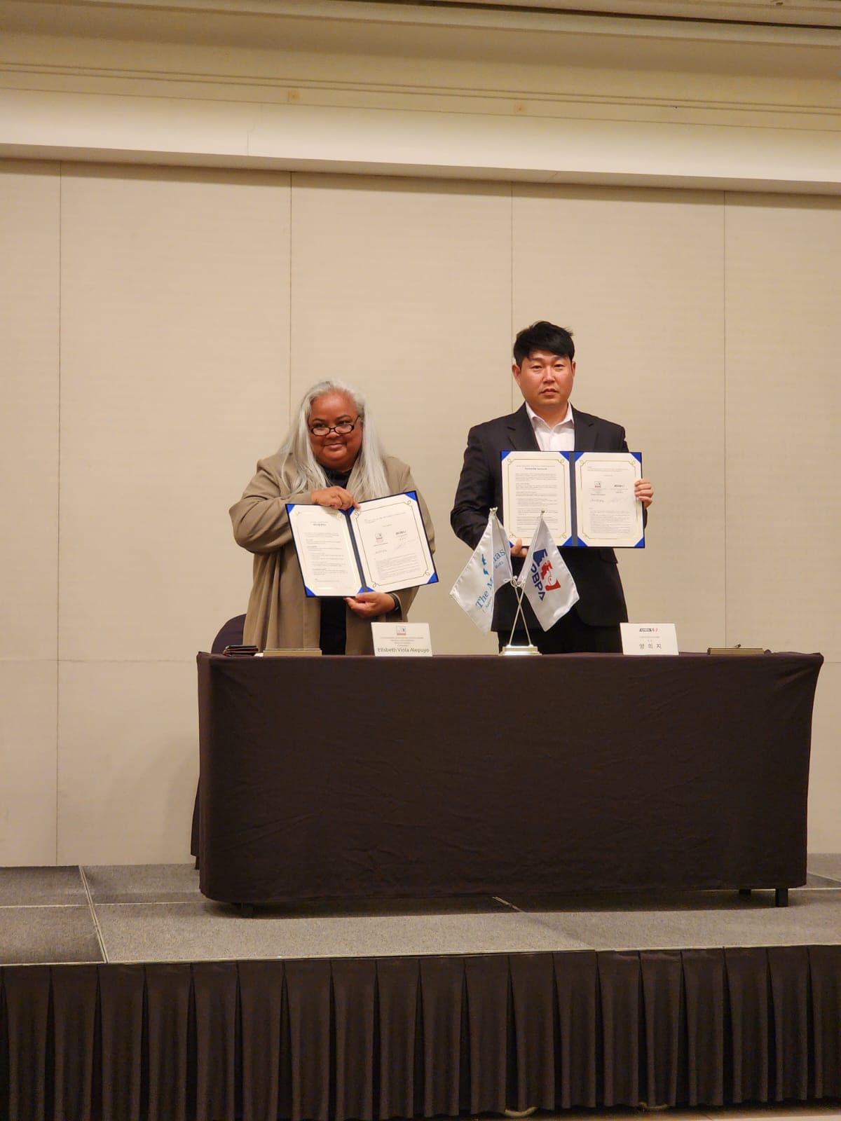 Marianas Visitors Authority Board Chairwoman Viola Alepuyo, left, and Korean Professional Baseball Players Association Chairman Yang Eui Ji sign an MOU on Dec. 1, 2022, in Seoul, Korea, agreeing to cooperate on activities that promote the Marianas and improve the welfare of KPBPA players.