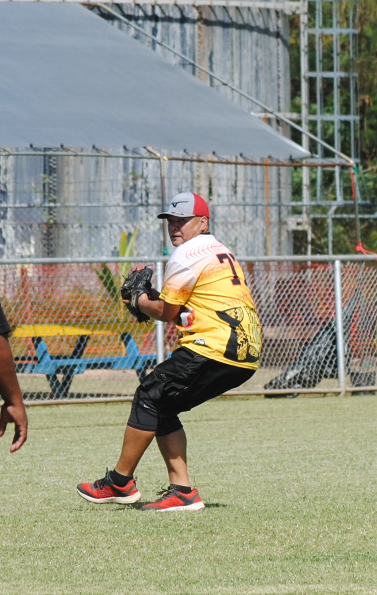Hagu Lamun's Kevin Kapileo gathers for the throw to first base.