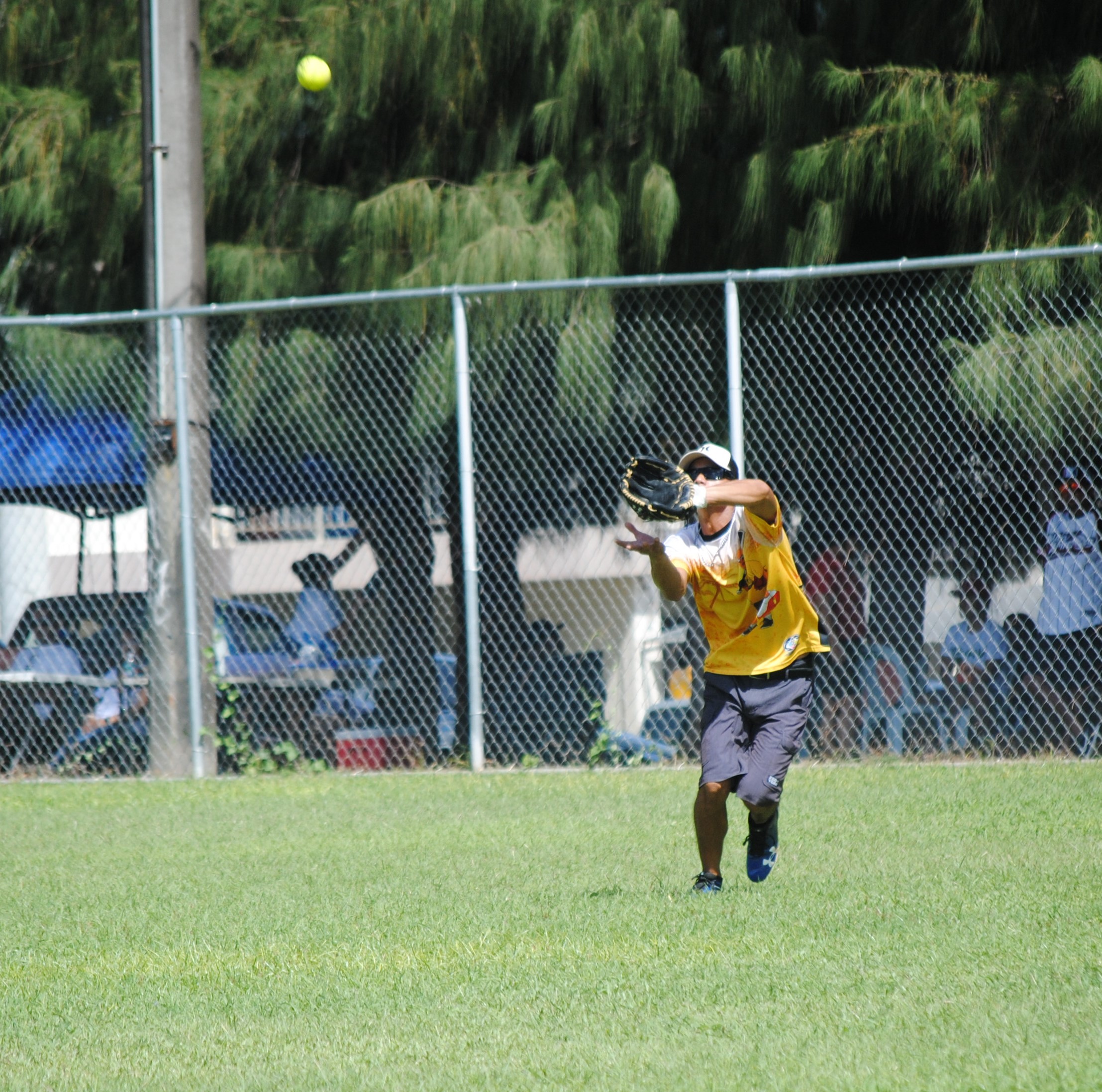 Hagu Lamun centerfield Dennis Cruz prepares for the catch during a men’s division game of the 2022 Budweiser Belau Amateur Softball League at the Dandan baseball field.