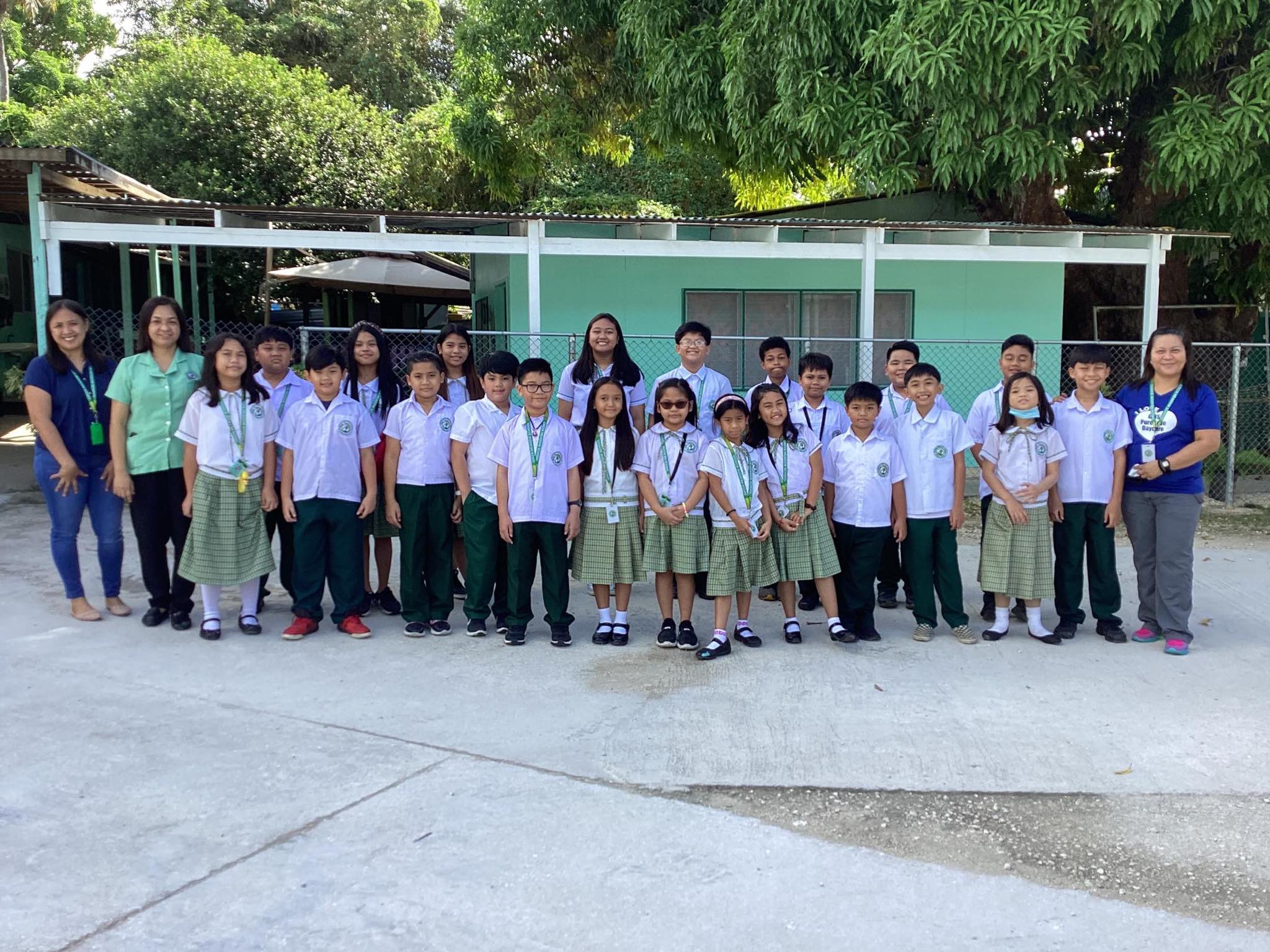 Winners of the 3-5 division with their coaches.