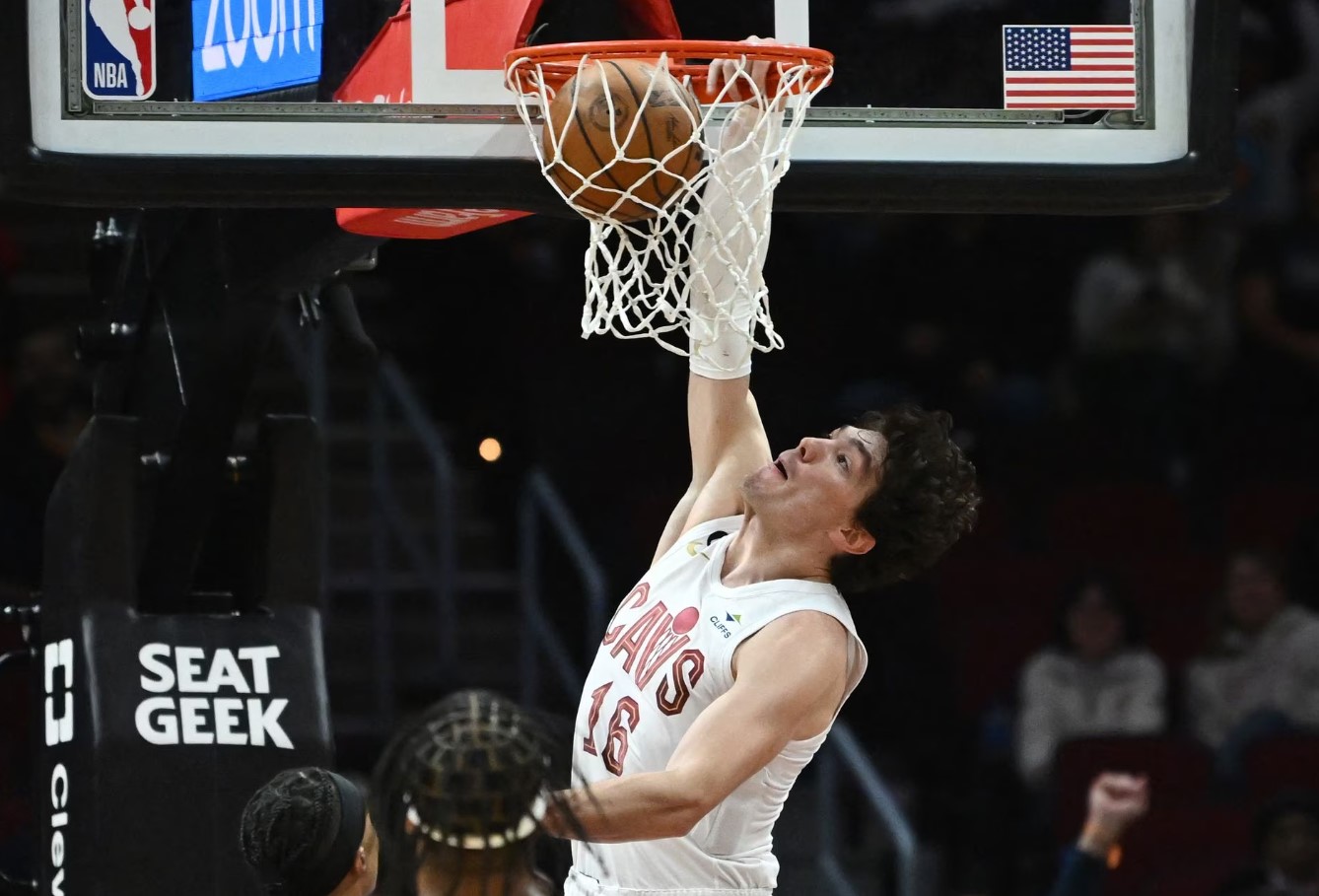 Cleveland Cavaliers forward Cedi Osman (16) dunks during the second half against the Los Angeles Clippers at Rocket Mortgage FieldHouse in Cleveland, Ohio,  Jan. 29, 2023.