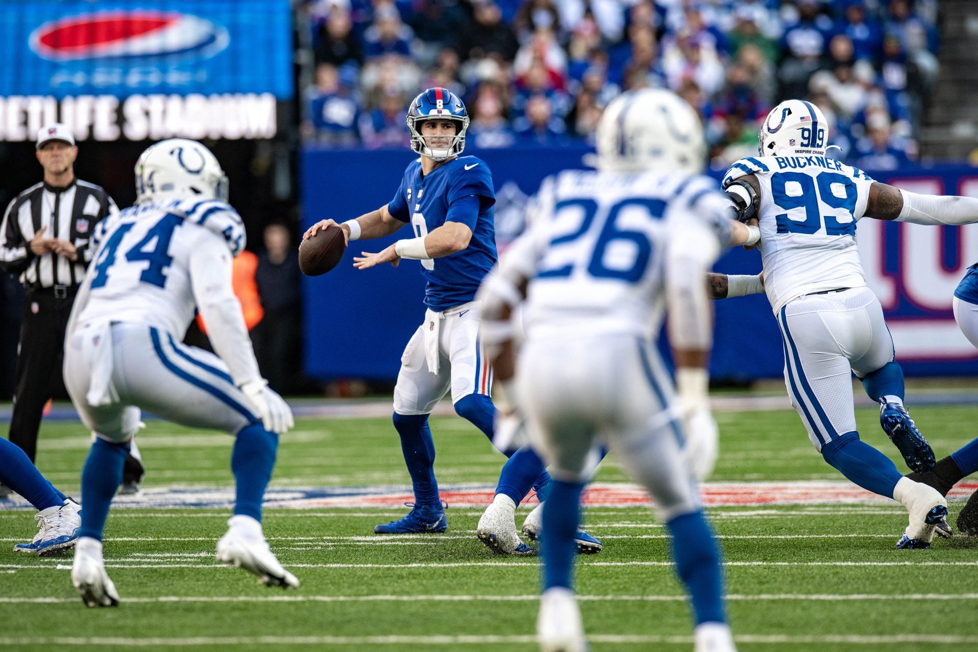 New York Giants quarterback Daniel Jones (8) throws a pass against the Indianapolis Colts during the second half at MetLife Stadium in East Rutherford, New Jersey, Jan. 1, 2023.