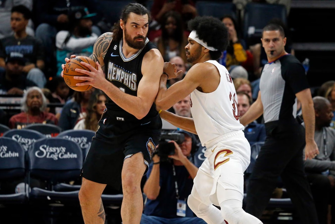 Memphis Grizzlies center Steven Adams (4) spins toward the basket as Cleveland Cavaliers center Jarrett Allen (31) defends during the first quarter at FedExForum in Memphis, Tennessee on  Jan. 18, 2023.