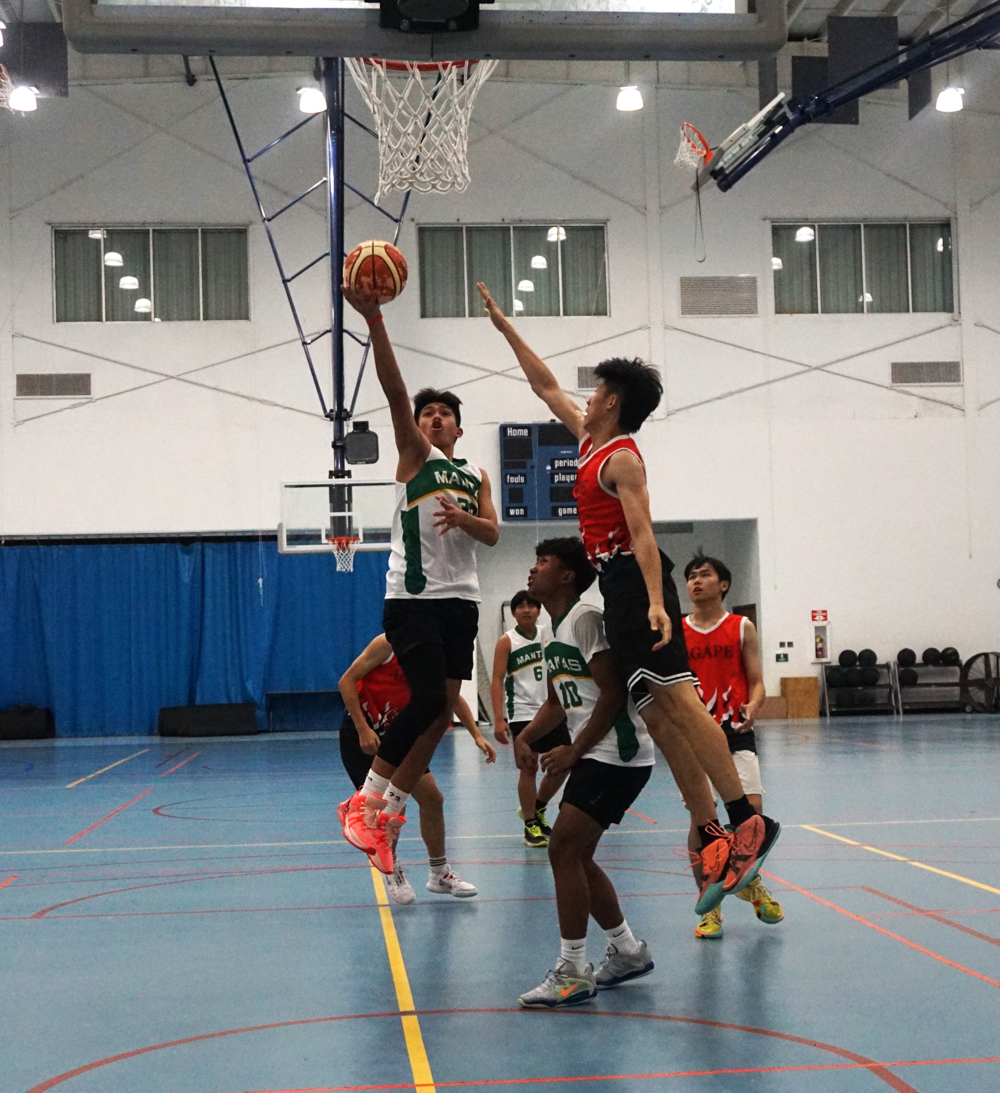 SSHS’s Christian Lucero extends for the layup over an ACS defender during a boys high school division game of the IT&E Interscholastic Basketball League on Wednesday at the MHS gym.