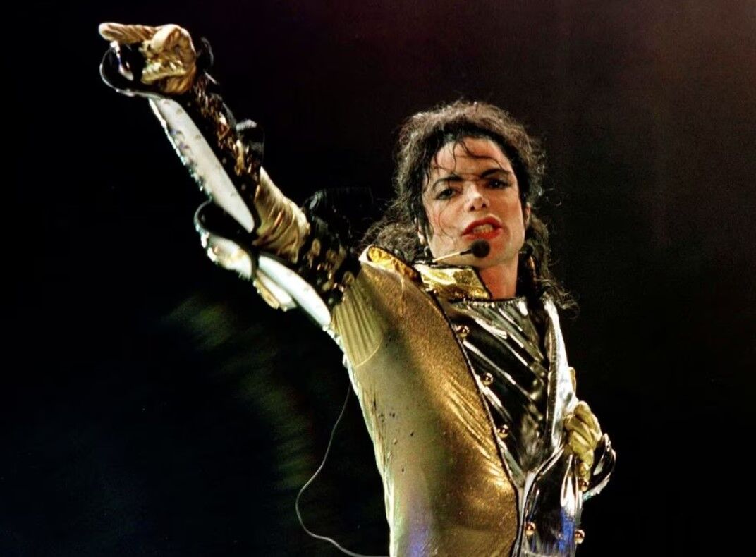 Pop star Michael Jackson performs during his "HIStory World Tour" concert in Vienna, July 2, 1997.
