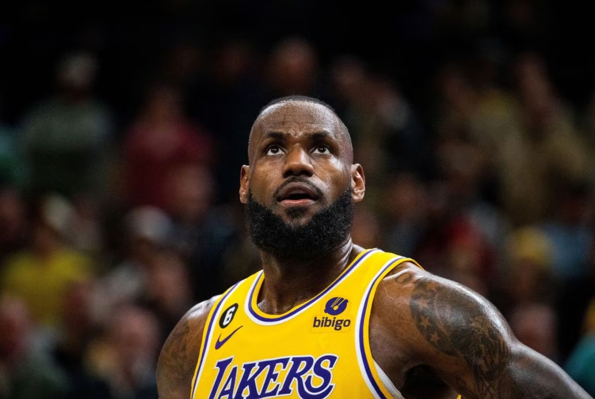 Los Angeles Lakers forward LeBron James (6) in the second half against the Indiana Pacers at Gainbridge Fieldhouse in Indianapolis, Indiana, Feb. 2, 2023.