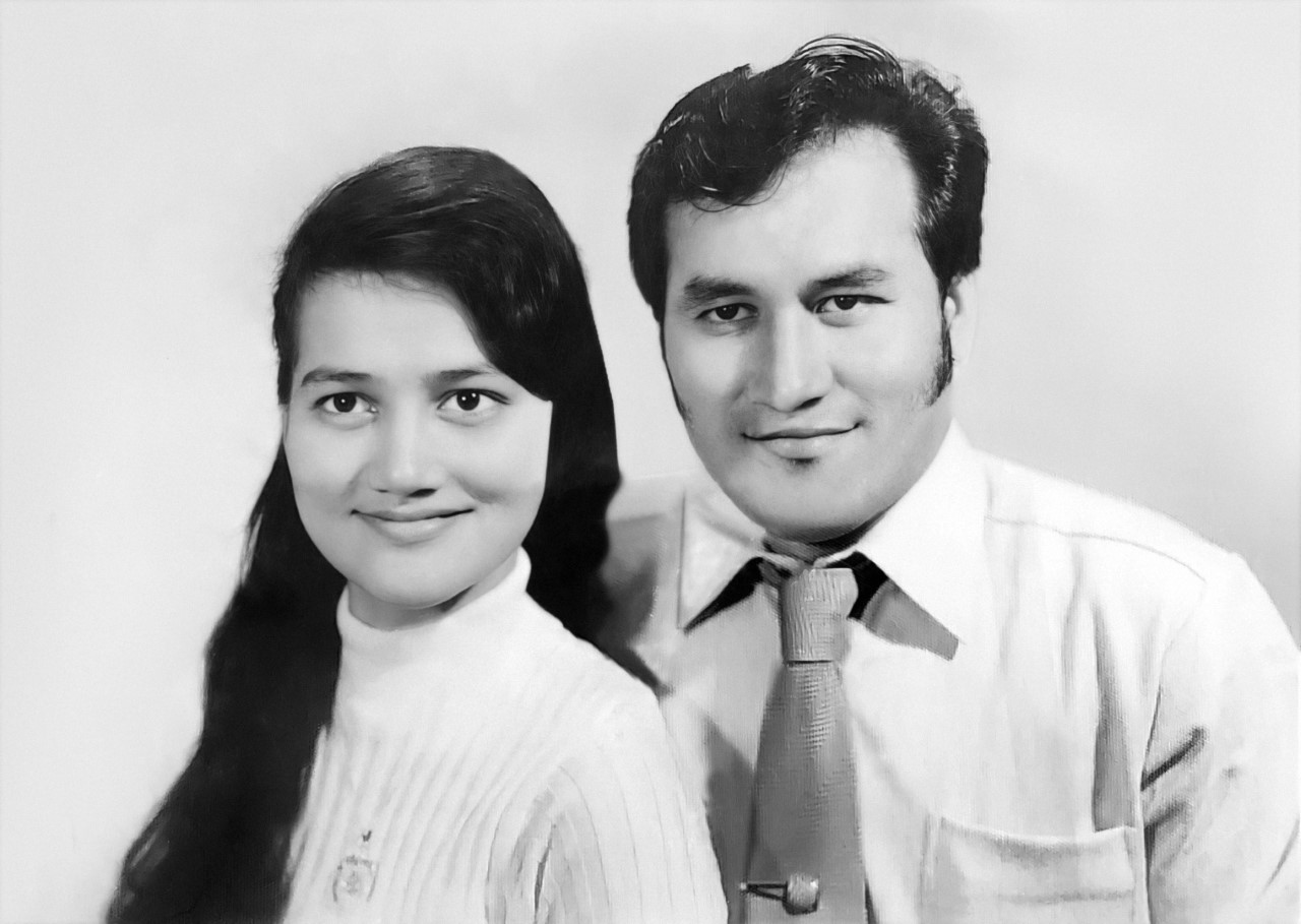 Virginia and Karl Reyes on their wedding day in 1971.