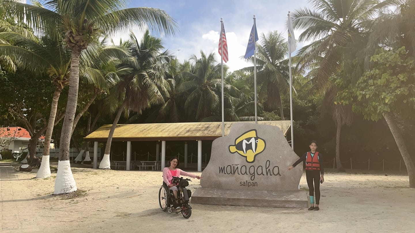 Park Hye Jung and her daughter Ah Hyun at Managaha.