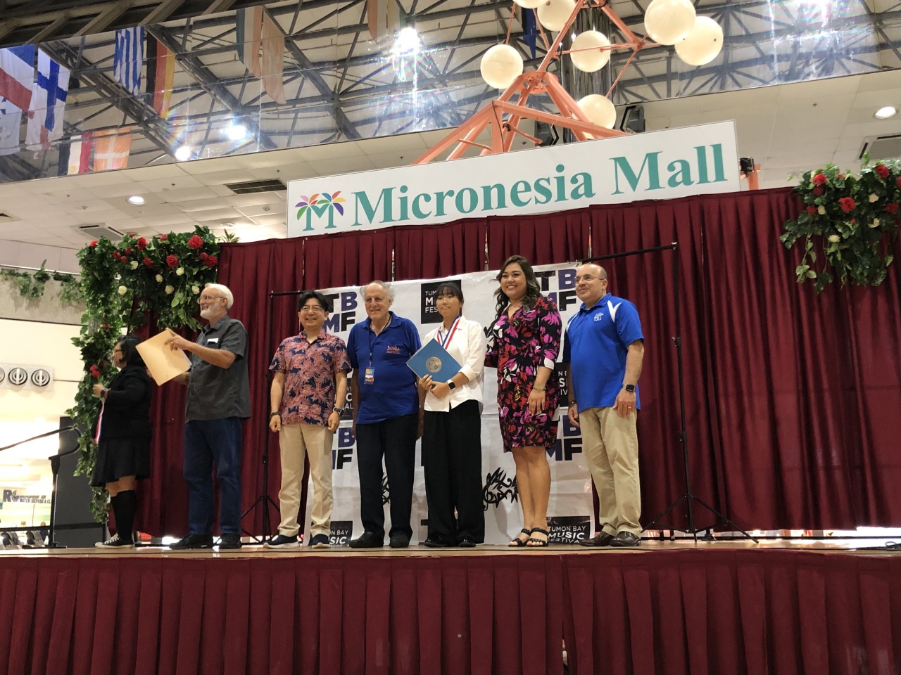 Silver medalist Seiyul Hong, 3rd right.