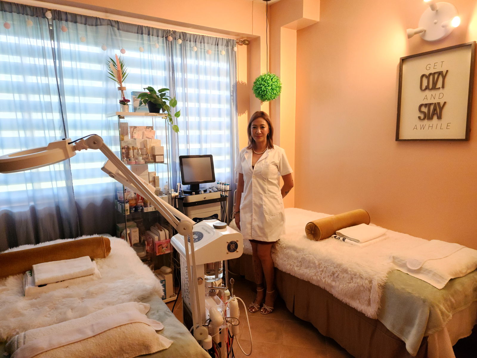Mommyla’s Hair & Beauty Salon  General Manager Debralyn “Michelle” David Santos said they have state-of-the-art facial spa and treatment machines.