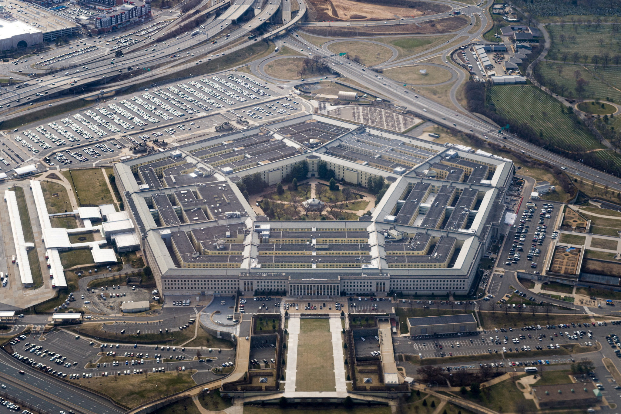 FILE PHOTO: The Pentagon is seen from the air in Washington, U.S., March 3, 2022. REUTERS/Joshua Roberts/File Photo