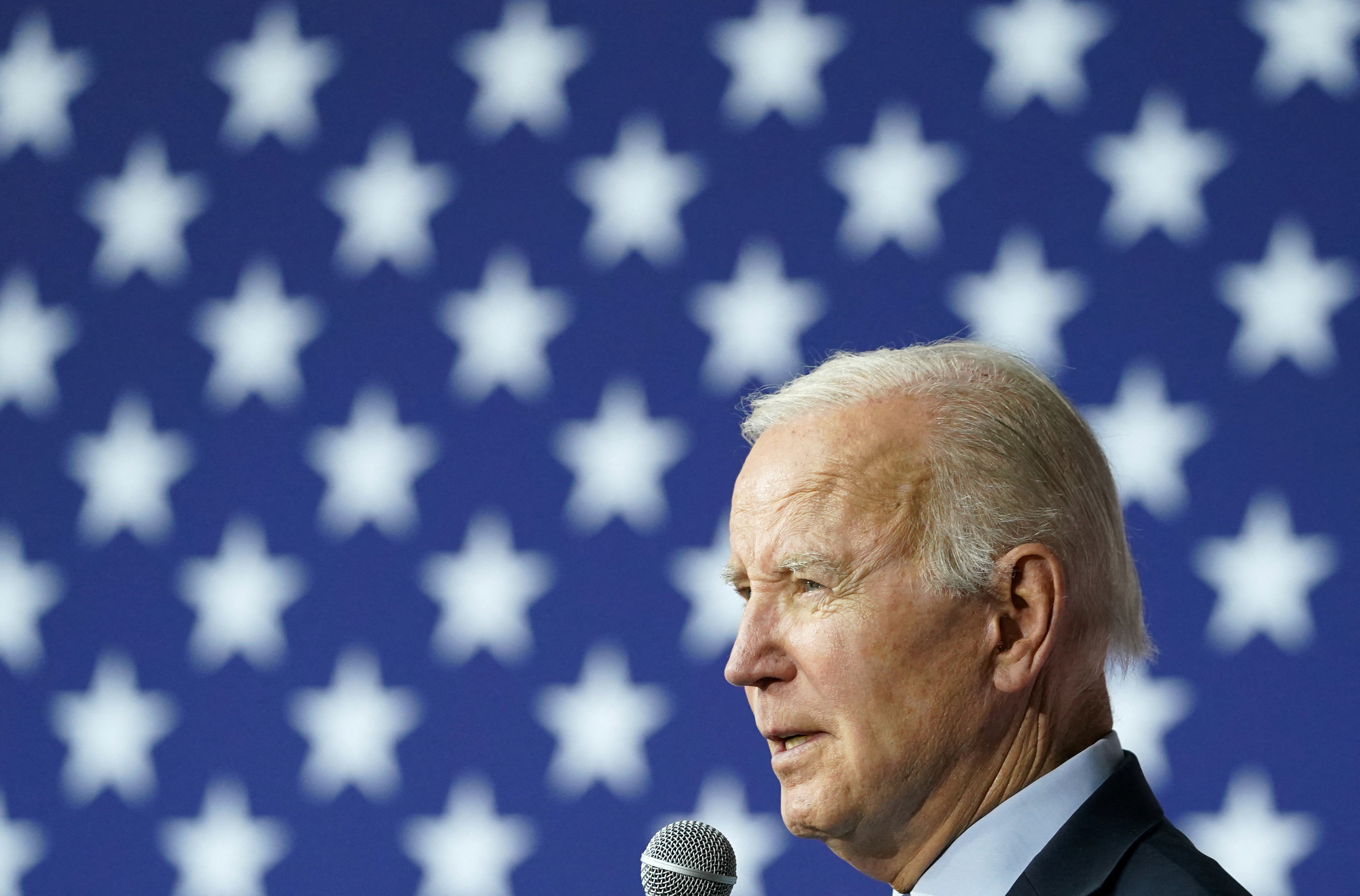 FILE PHOTO: U.S. President Joe Biden delivers remarks on economy at the International Union of Operating Engineers Local 77, in Accokeek, Maryland, U.S., April 19, 2023. REUTERS/Kevin Lamarque