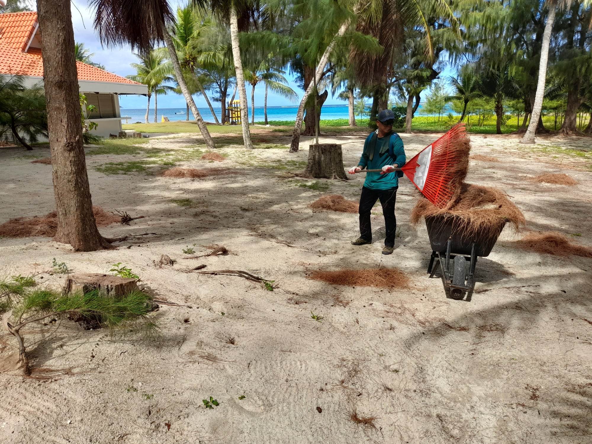 Max Aguon conducts a cleanup on Managaha.