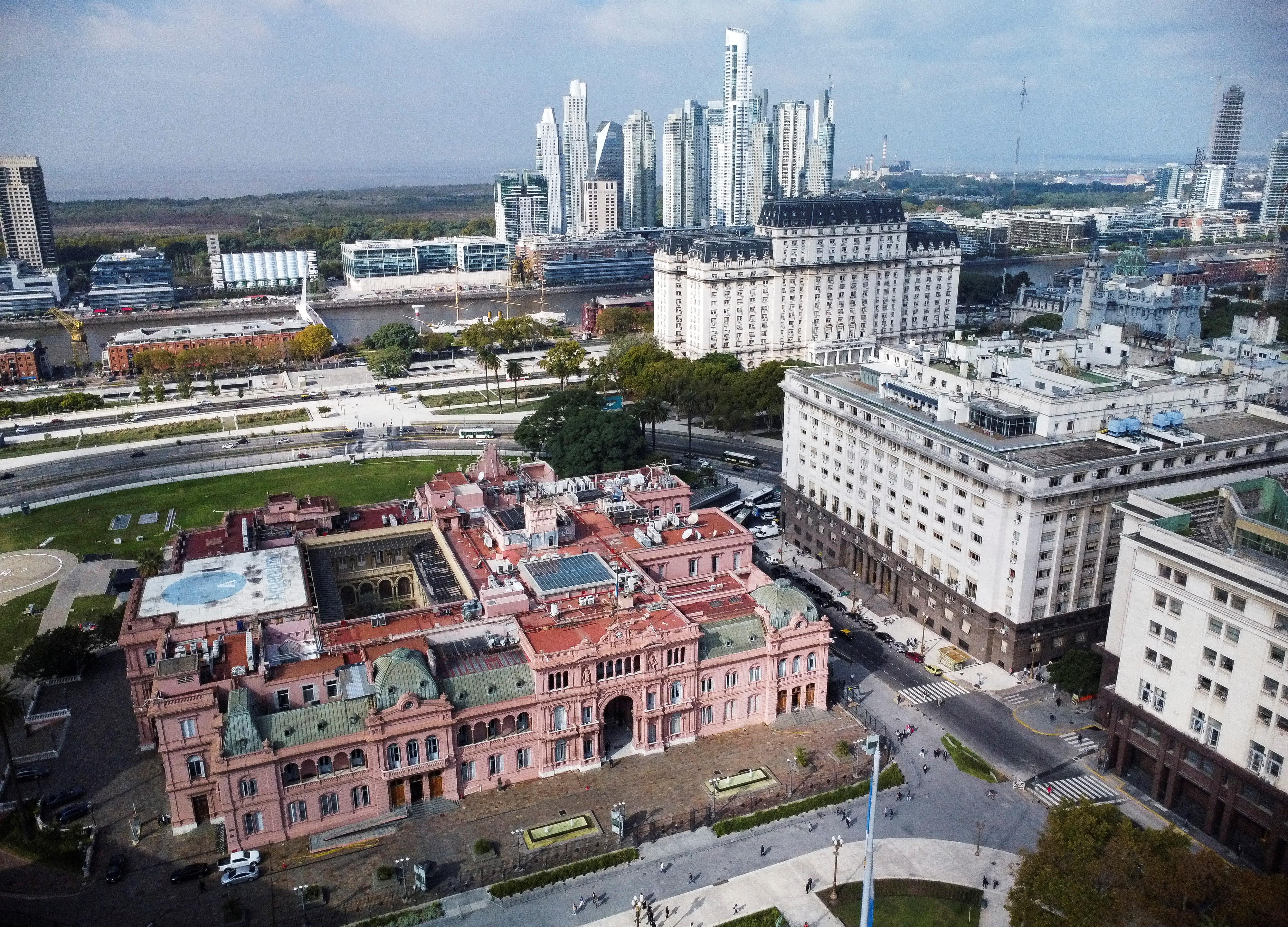 A general view of the Casa Rosada Presidential Palace and the Ministry of Economy building in Buenos Aires, Argentina April 26, 2023. REUTERS/Agustin Marcarian