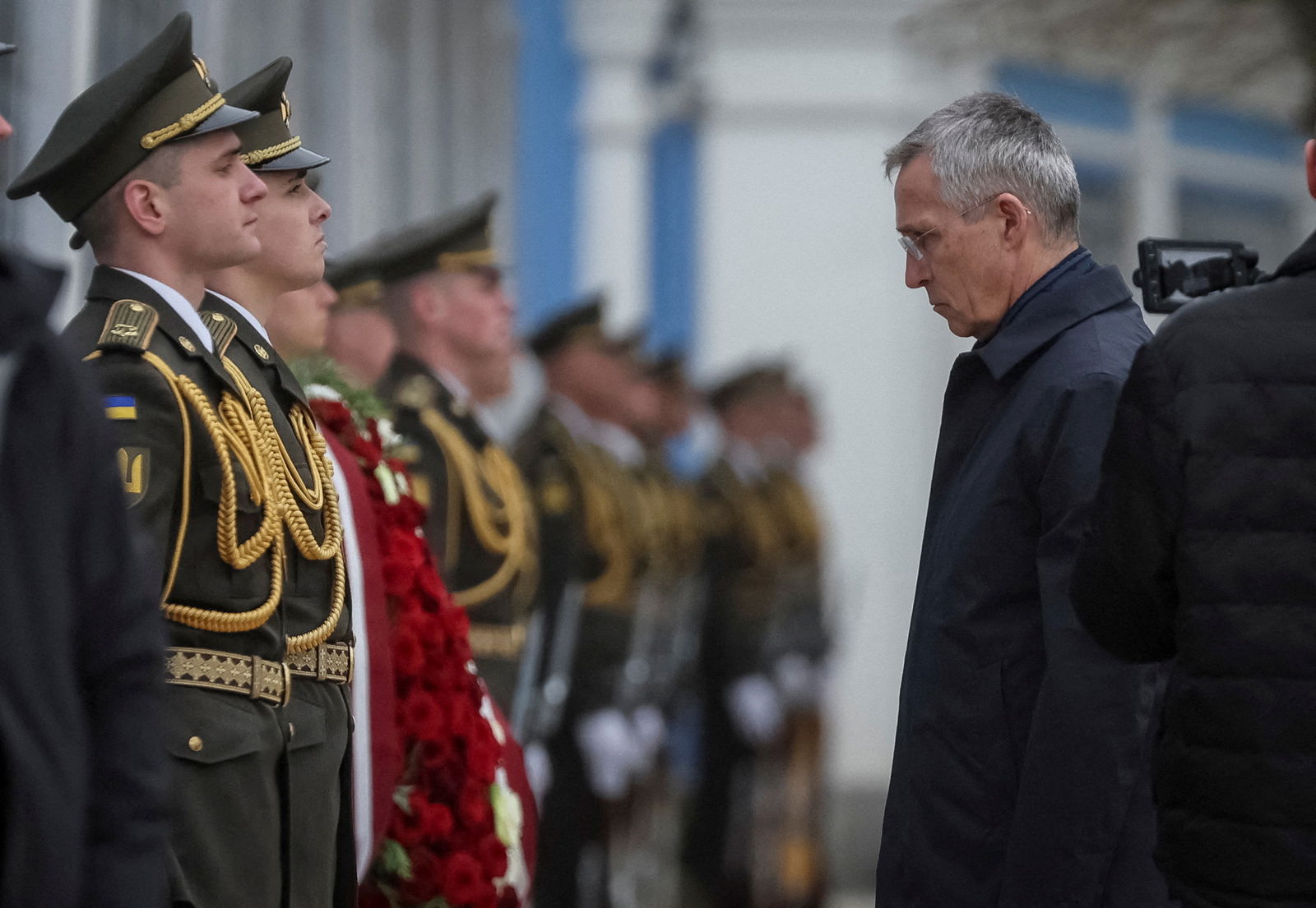 NATO Secretary-General Jens Stoltenberg visits the Wall of Remembrance to pay tribute to killed Ukrainian soldiers, amid Russia's attack on Ukraine, in Kyiv, Ukraine April 20, 2023. REUTERS/Gleb Garanich
